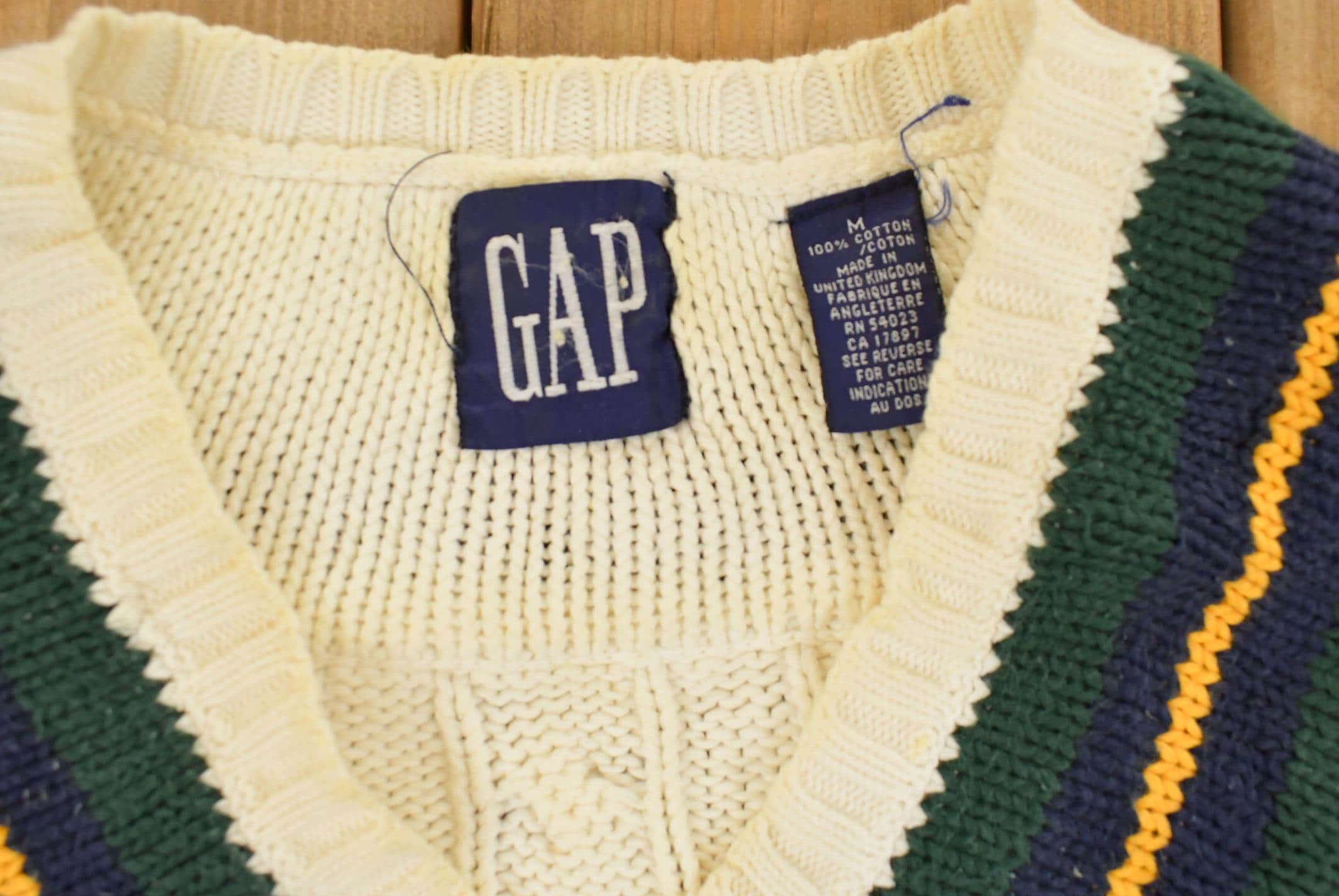 Vintage 1990s Gap Cable Knit V Neck Cricket Sweater Men's Medium - Image 4