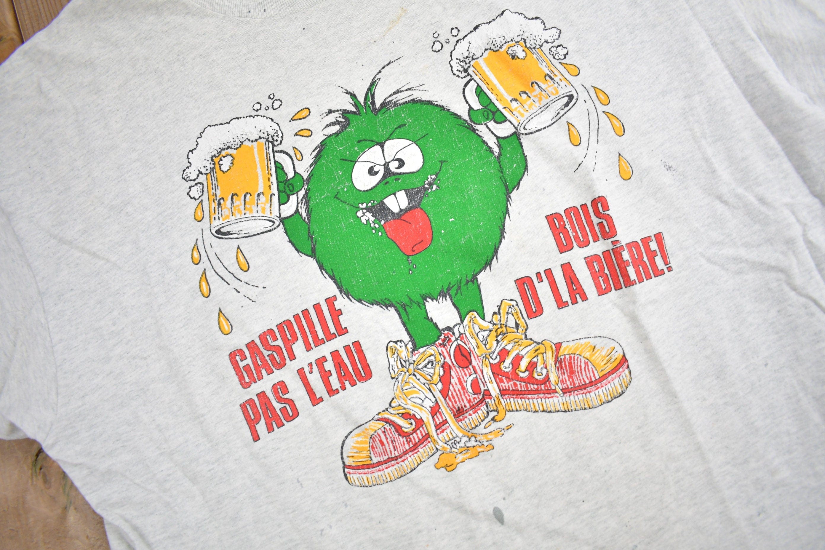 Vintage 1990s Gaspille Pas L'eau Bois D'La Biere Graphic T Shirt Men's XL - Image 3