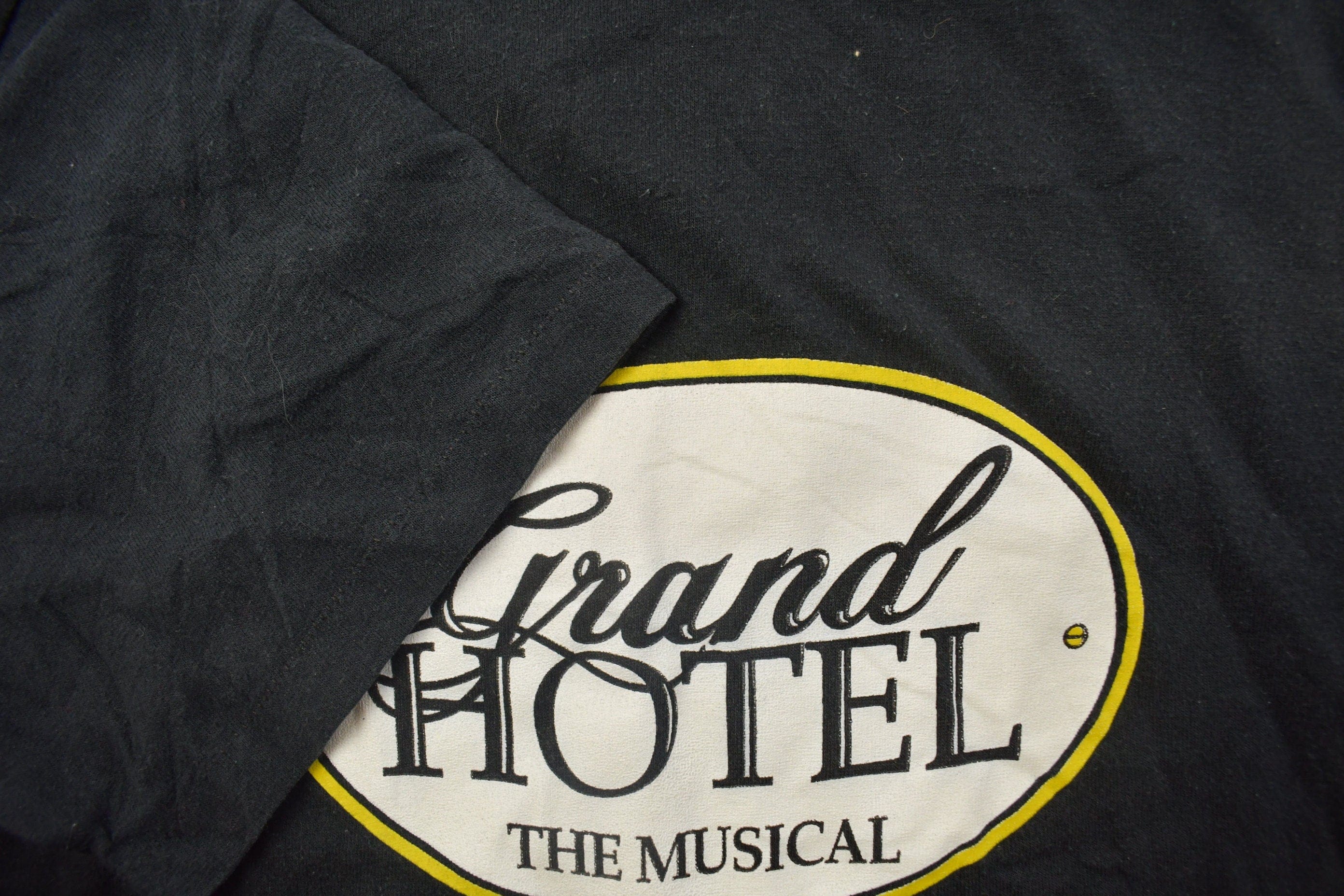 Vintage 1990s Grand Hotel The Musical Graphic T Shirt Men's Large - Image 4