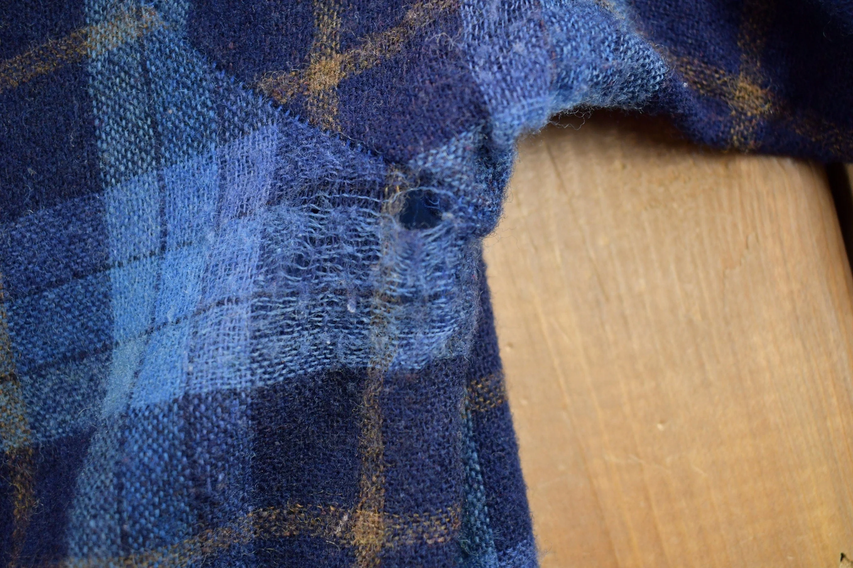 Vintage 1990s Kmart Plaid Wool Flannel Button Up Shirt Men's Large - Image 4