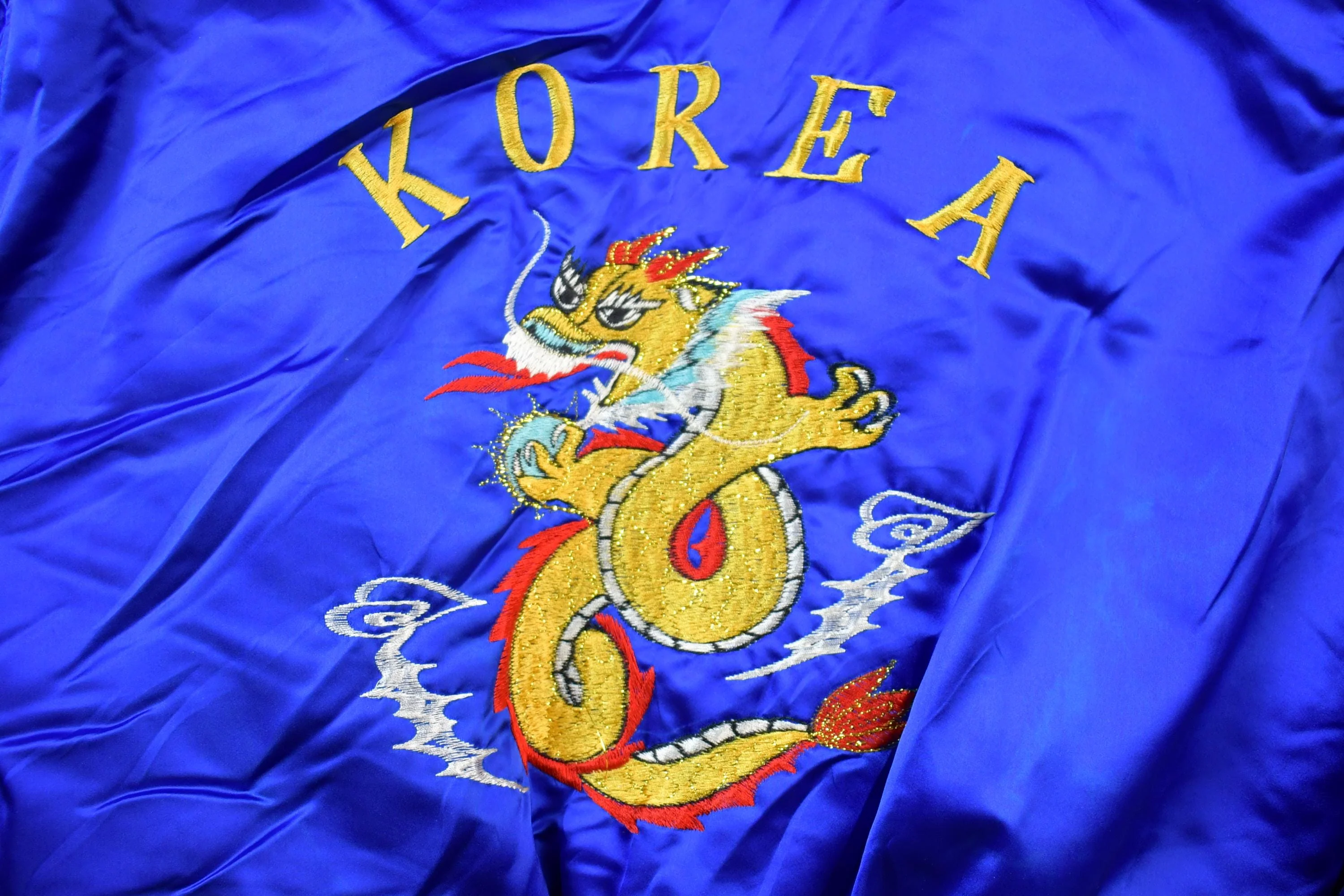 Vintage 1990s Korea Dragon Hooded Puffer Jacket - Image 3