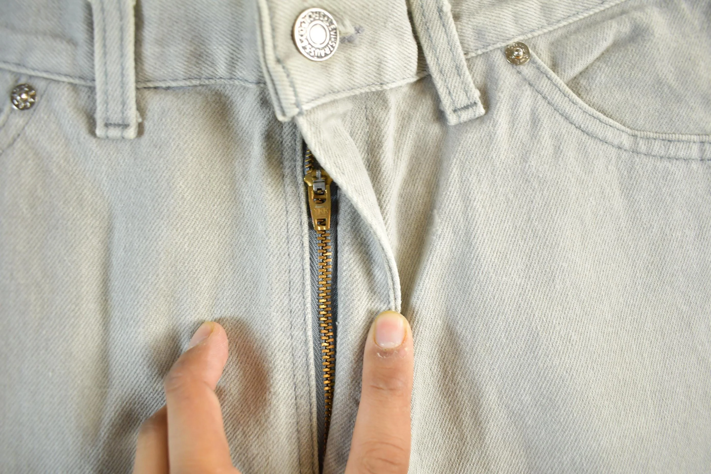 Vintage 1990s Levi's 505 Denim Jeans Women's 28 x 22 - Image 4