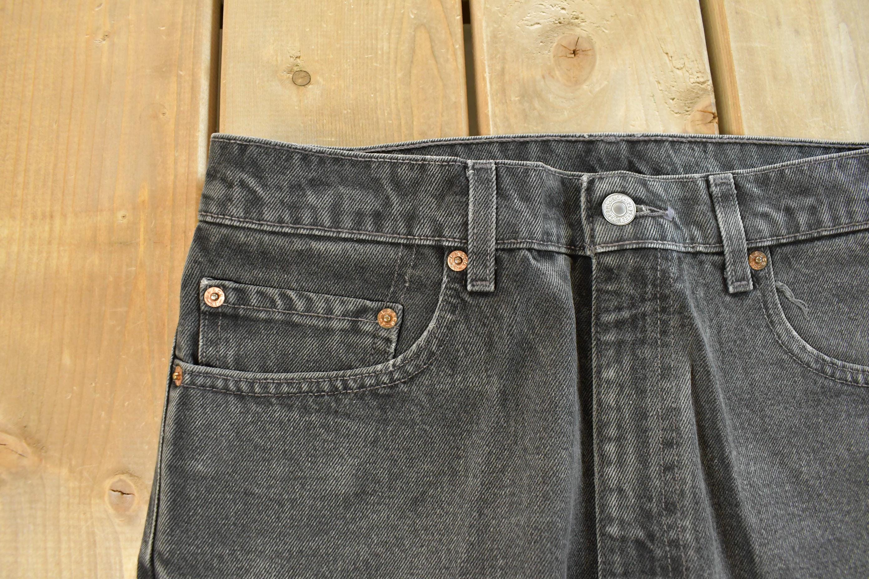 Vintage 1990s Levi's 505 Regular Straight Fit Starched Denim Jeans Men's Men's 32 x 30 - Image 4