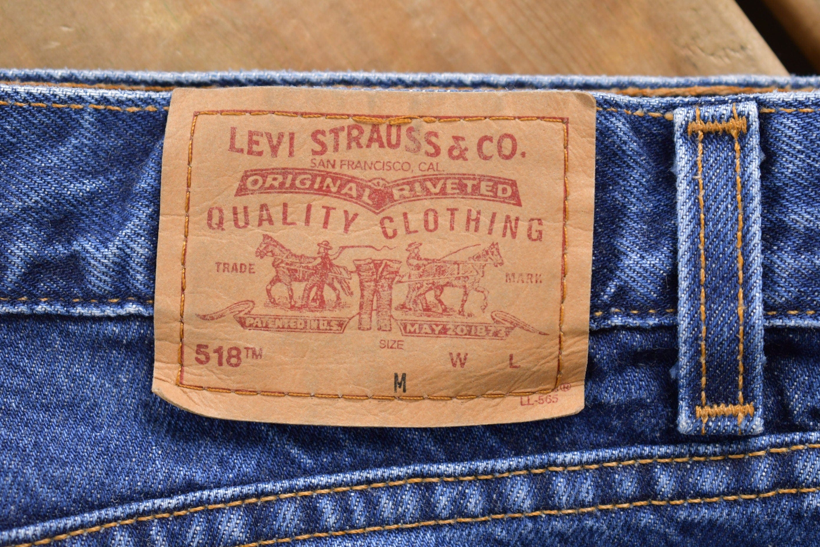 Vintage 1990s Levi's 518 Red Tab Denim Jeans Youth 31 x 30 - Image 4