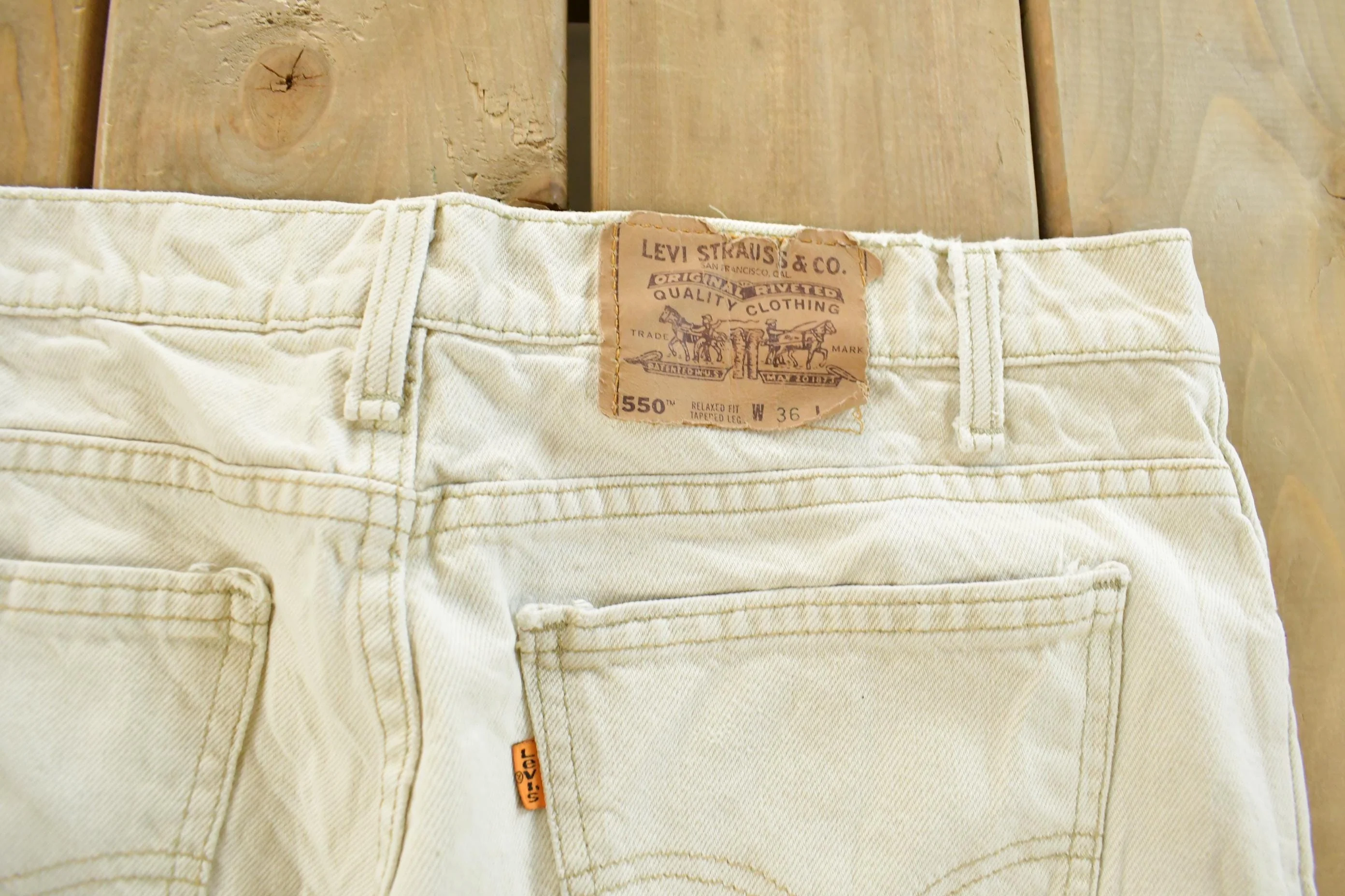 Vintage 1990s Levi's 550 Relaxed Tapered Denim Jeans Men's 35 x 31 - Image 8