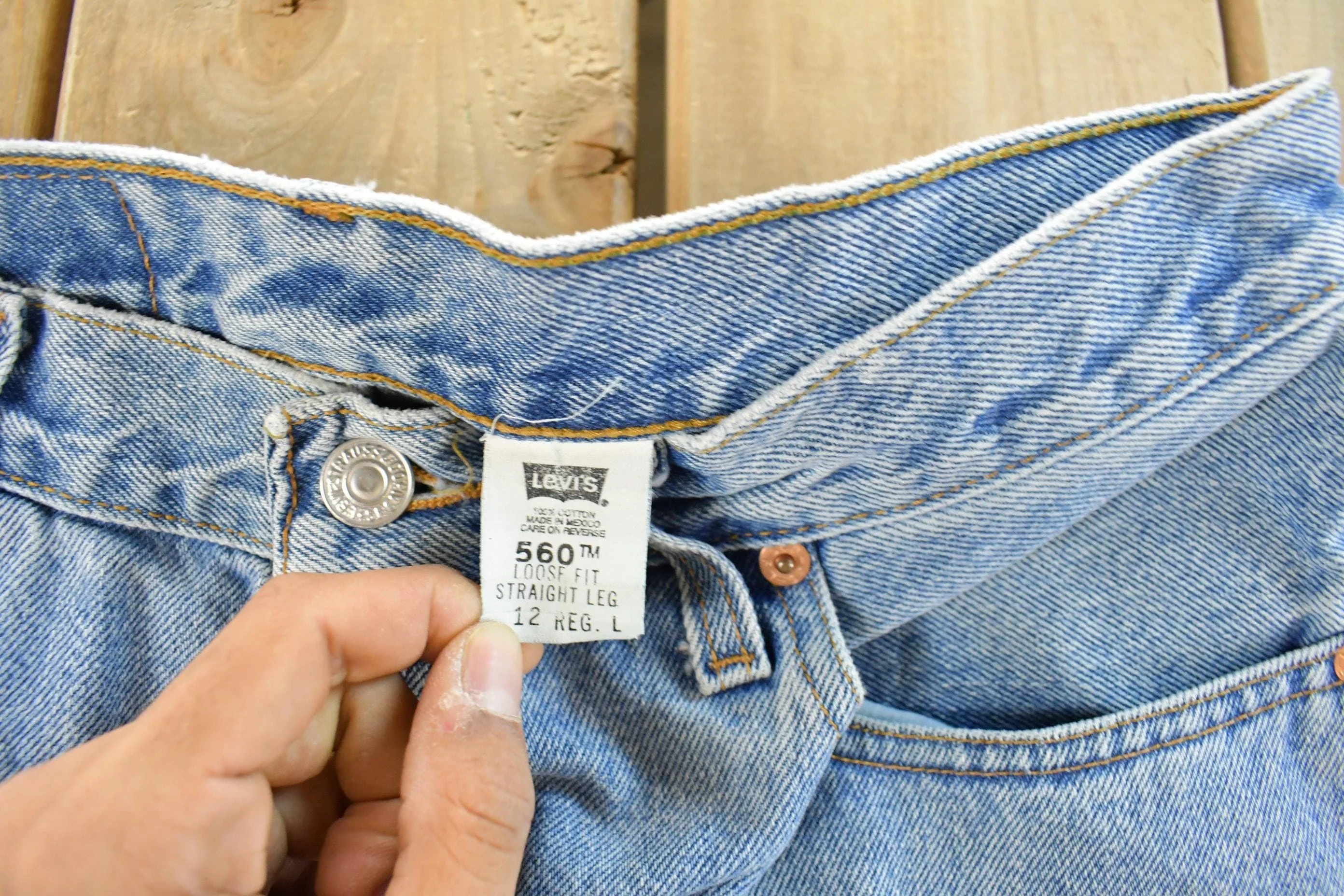 Vintage 1990s Levi's 560 Loose Straight Denim Jeans Women's 34 x 30 - Image 5