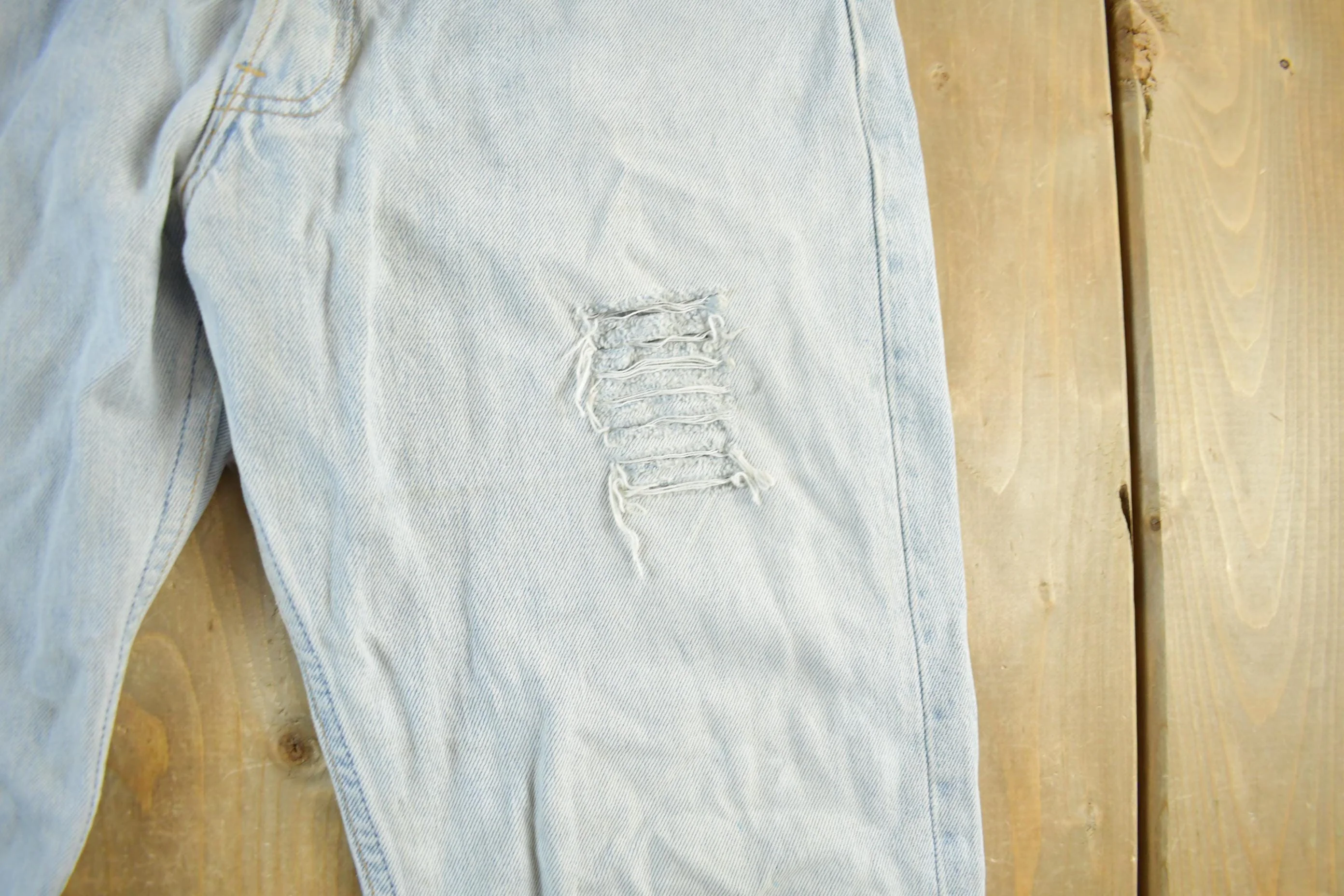 Vintage 1990s Levi's Distressed 501 Denim Jeans Men's 32 x 30 - Image 3