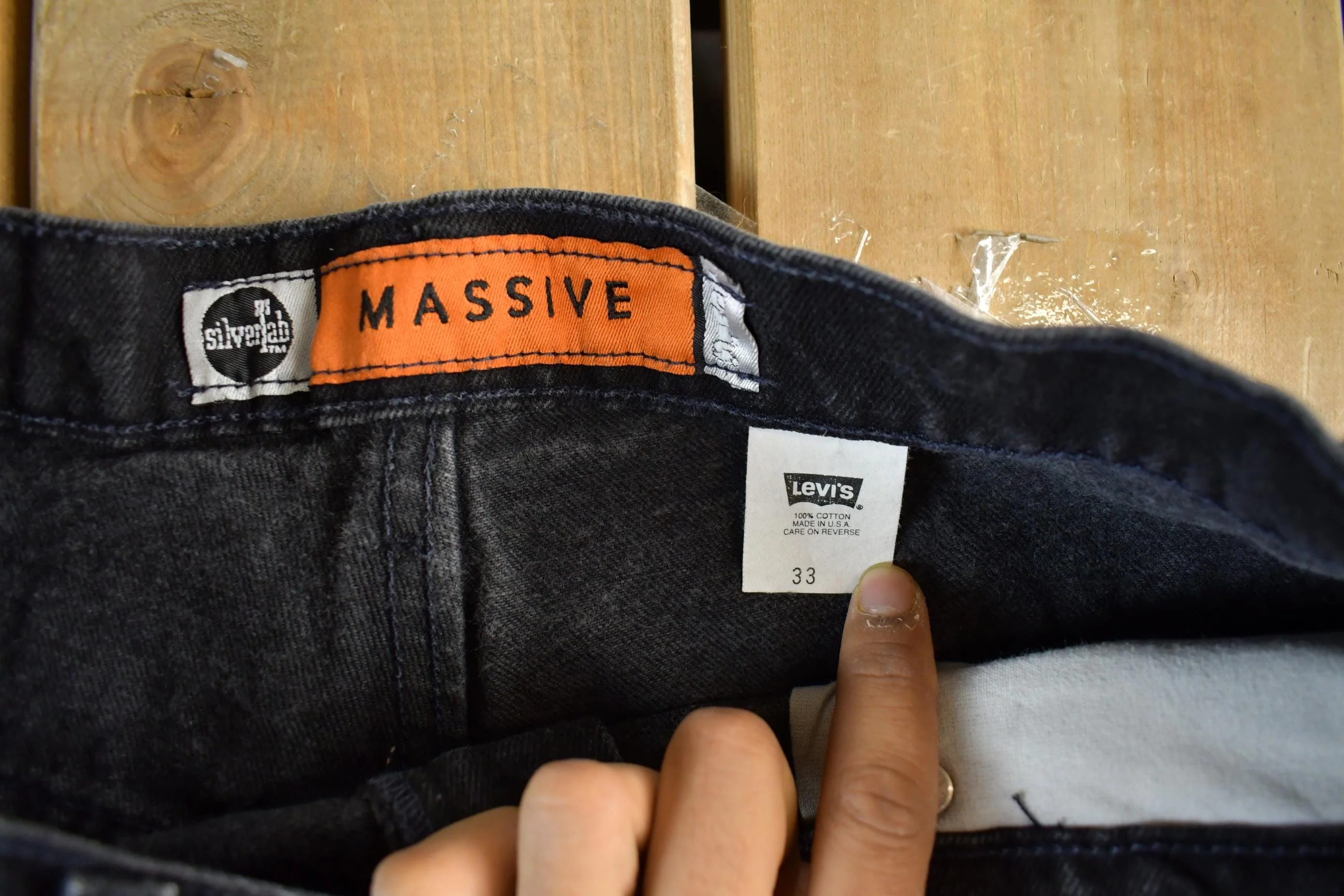 Vintage 1990s Levi's Silvertab Massive Denim Jean Shorts 33 - Image 4