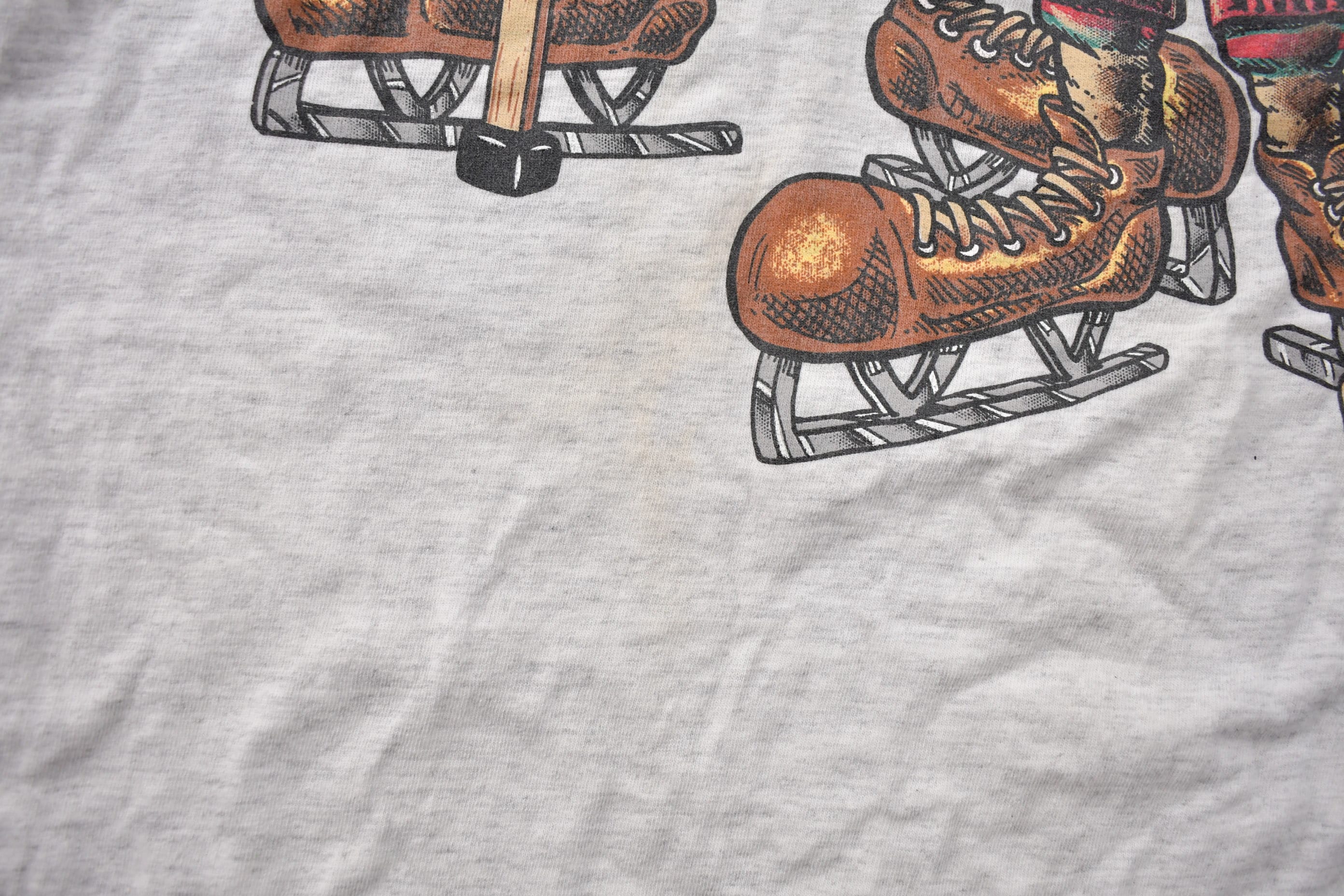 Vintage 1990s Looney Tunes Hockey Graphic T-Shirt Men's 2XL - Image 4
