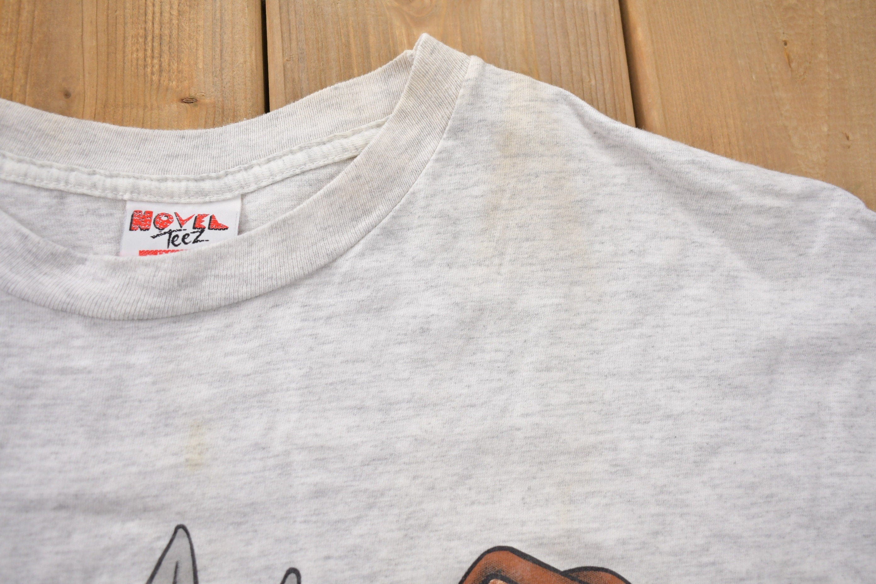 Vintage 1990s Looney Tunes Hockey Graphic T-Shirt Men's 2XL - Image 5