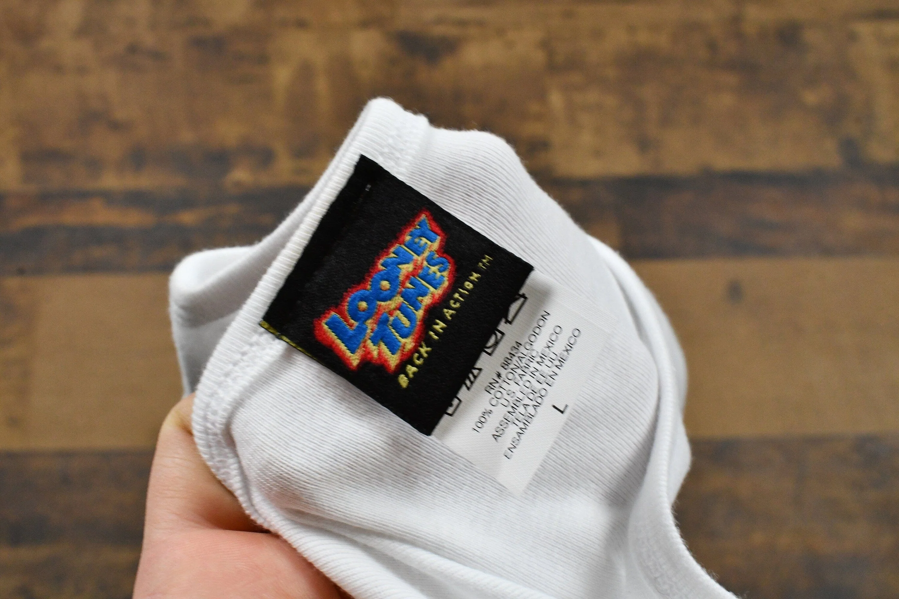 Vintage 1990s Looney Tunes T-Shirt Men's Small - Image 4