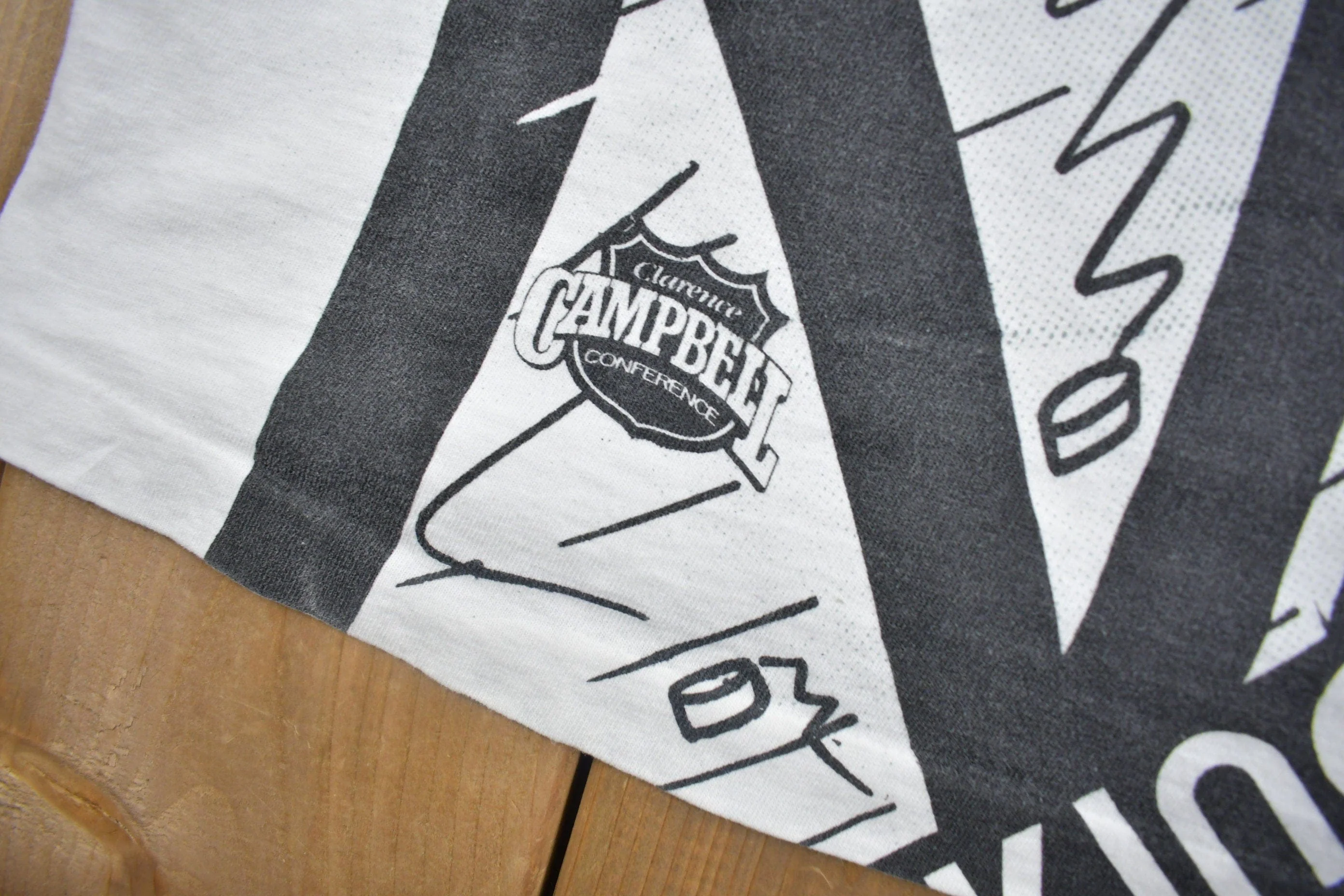 Vintage 1990s Los Angeles Kings NHL All Over Print Graphic T-Shirt Men's 2XL - Image 5