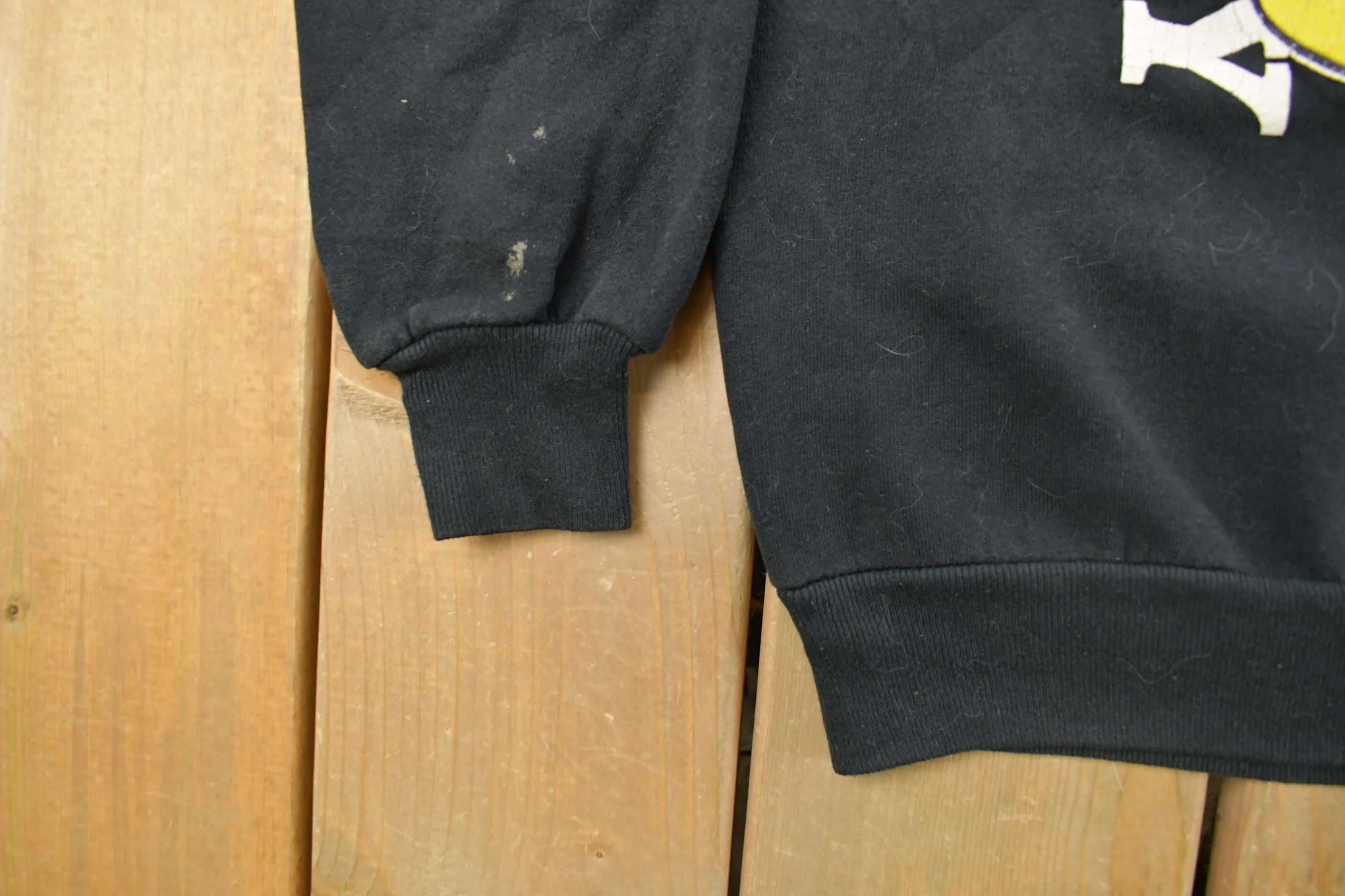 Vintage 1990s Mickey Mouse Disney Crewneck Sweater Men's Small - Image 4