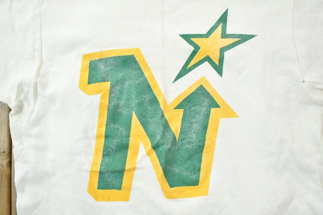 Vintage 1990s Minnesota North Stars NHL Graphic T-Shirt Men's Large - Image 3