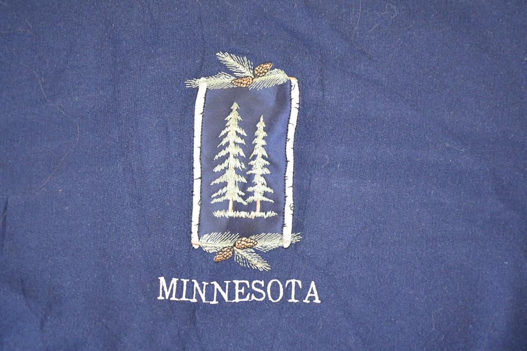 Vintage 1990s Minnesota Pines Embroidered Souvenir Crewneck Sweatshirt Men's M - Image 3