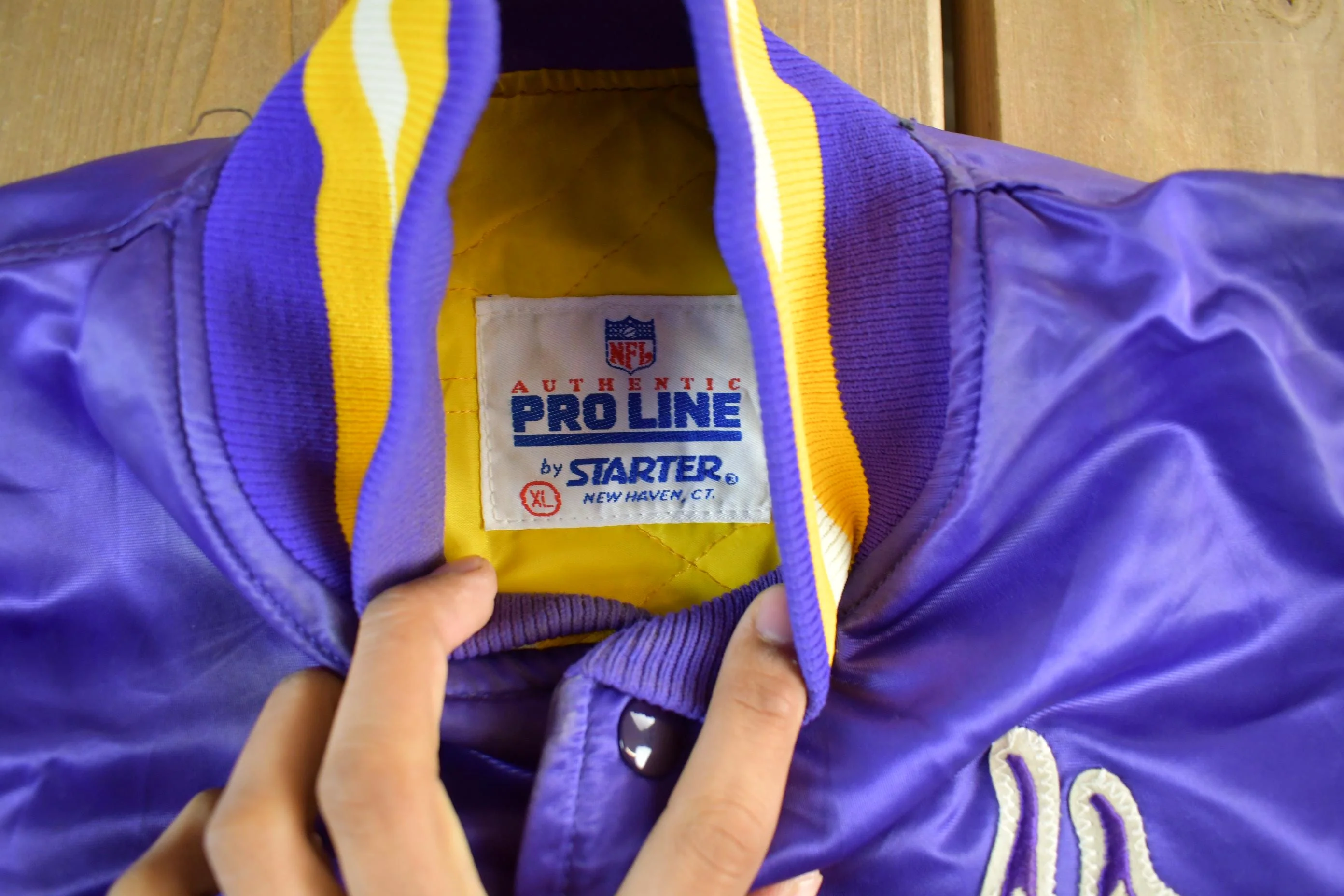 Vintage 1990s Minnesota Vikings Team Starter Pro Line NFL Satin Snap On Jacket Men's XL - Image 5