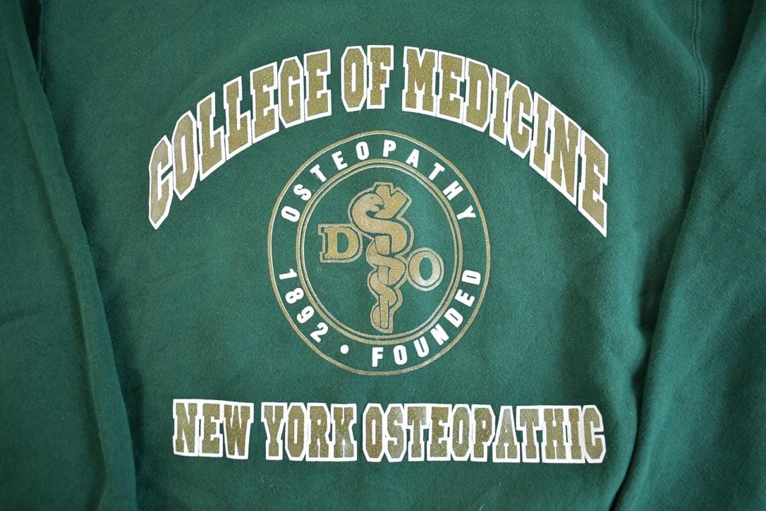 Vintage 1990s New York College of Osteopathic Medicine Crewneck Men's XL - Image 3