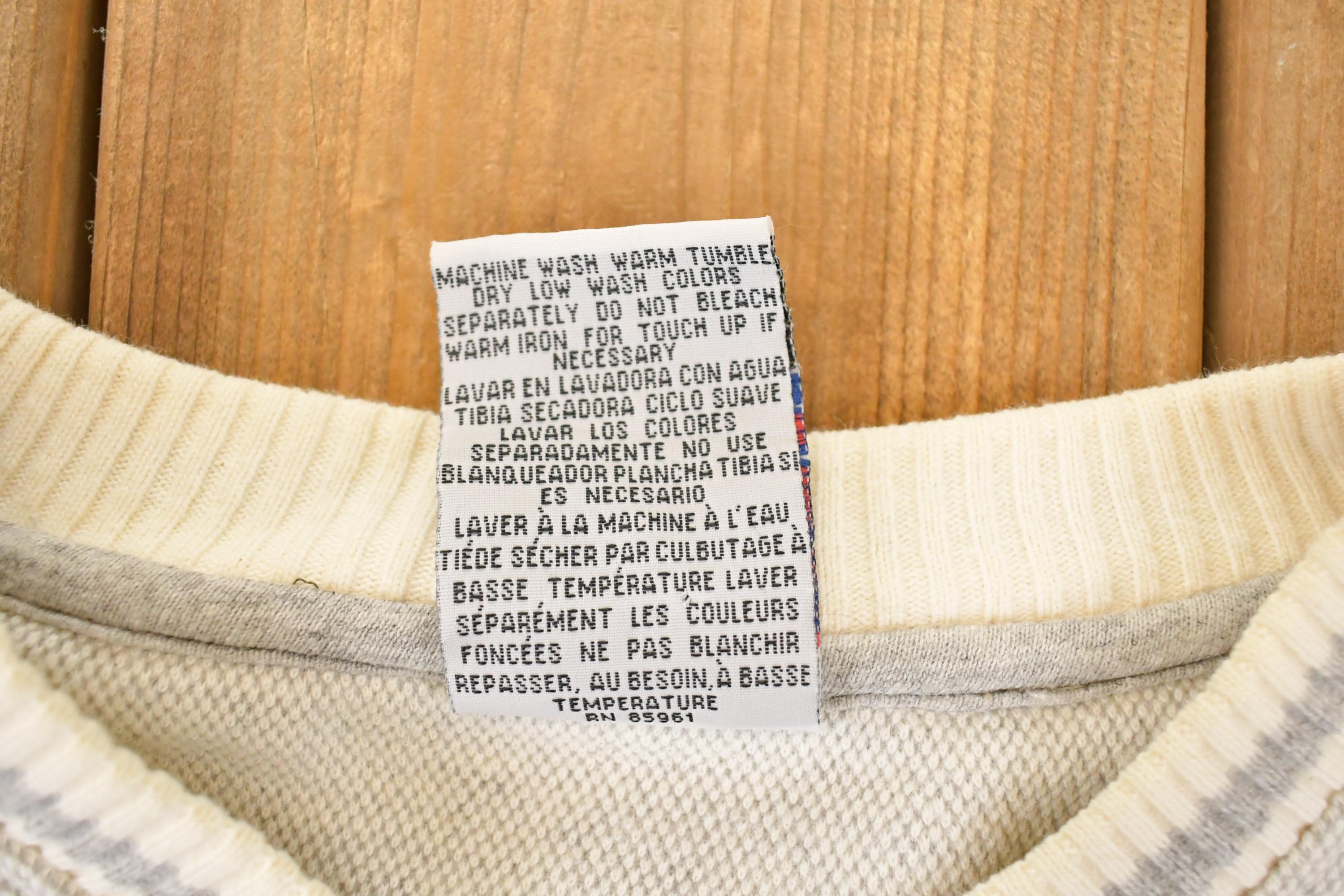 Vintage 1990s Notre Dame Embroidered University V Neck Sweatshirt Men's L - Image 6