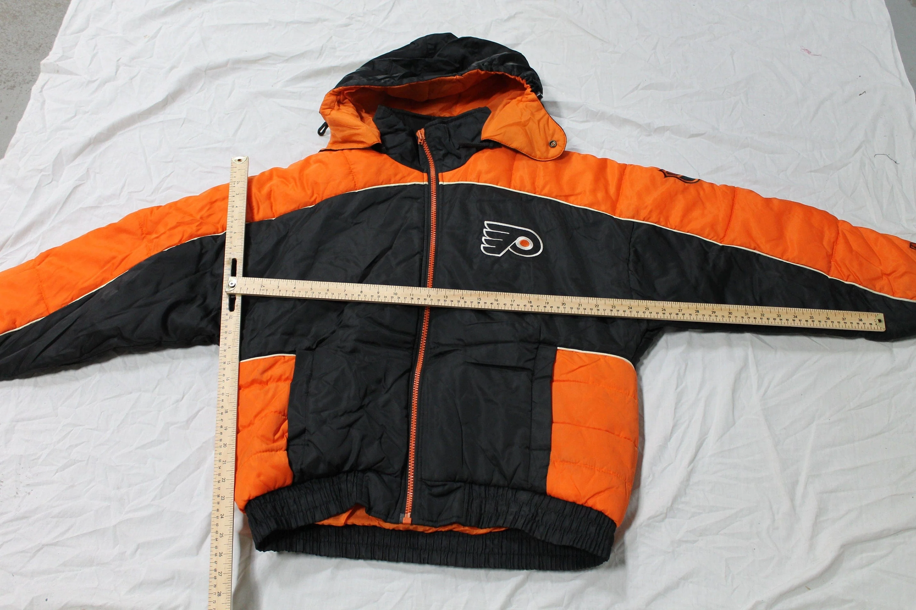 Vintage 1990s Philadelphia Flyers NHL Pro Player Puffer Jacket Men's Large - Image 6