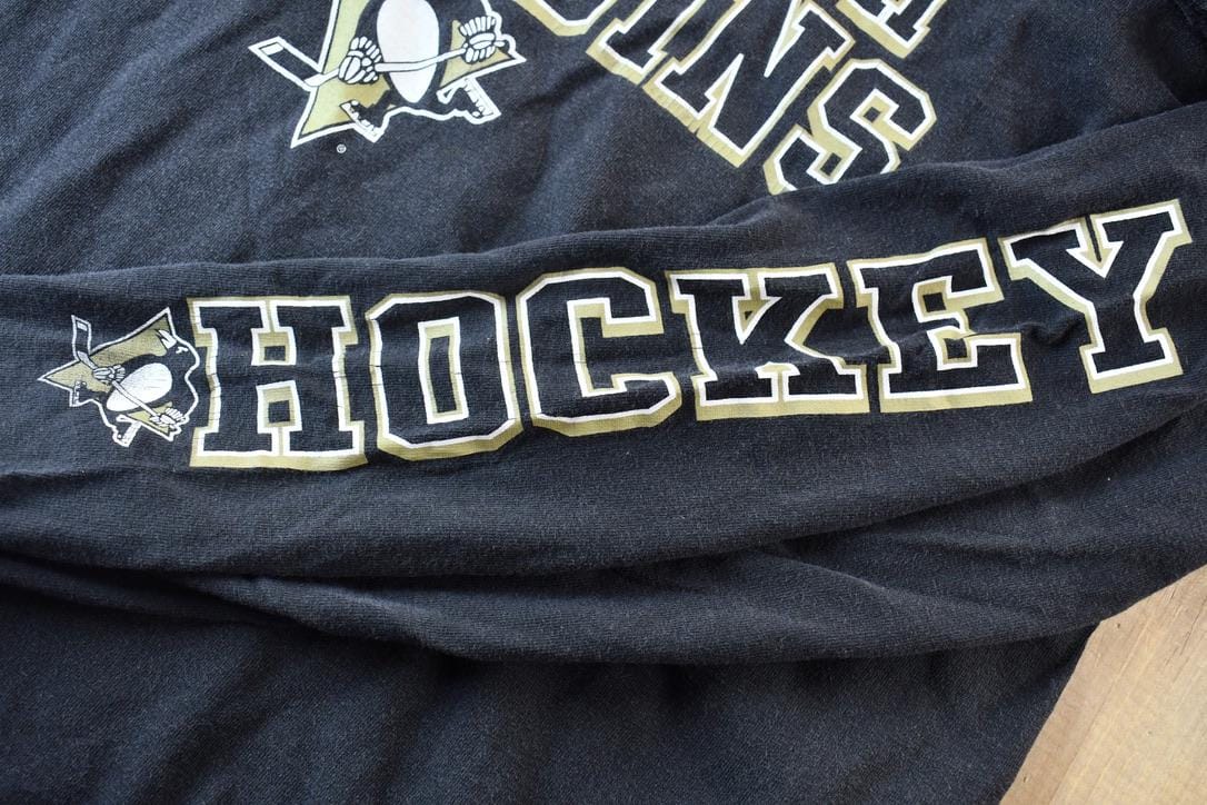 Vintage 1990s Pittsburgh Penguins NHL Hockey Long Sleeve Graphic T-Shirt Men's Large - Image 5