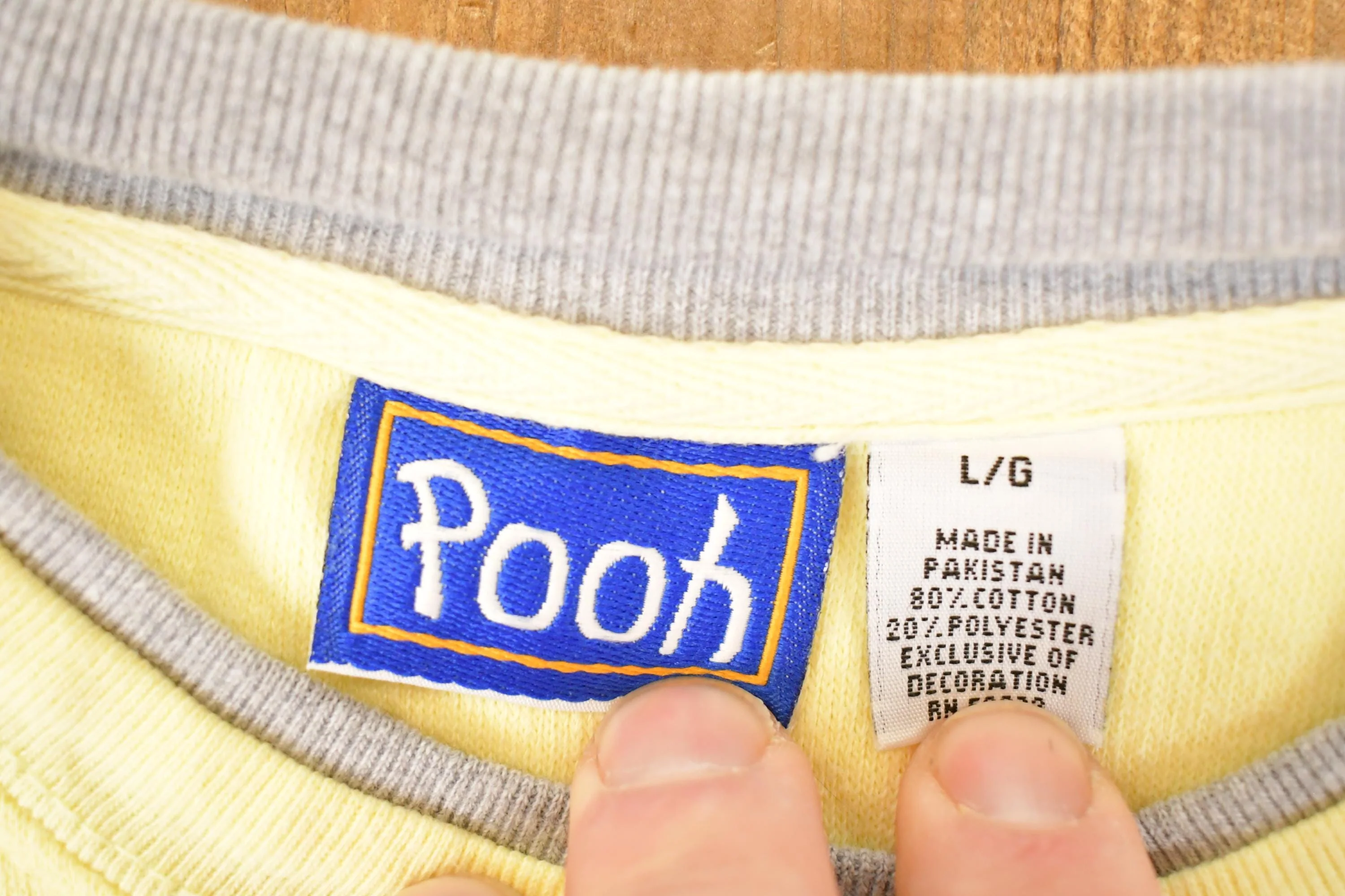 Vintage 1990s Pooh Tigger Embroidered Disney Crewneck Sweater Men's L - Image 4