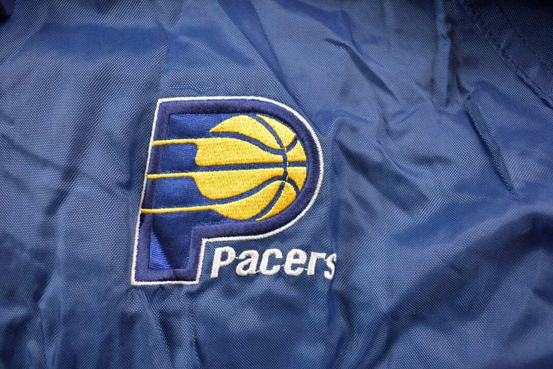 Vintage 1990s Pro Player Indiana Pacers NBA Winter Jacket Men's Large - Image 4