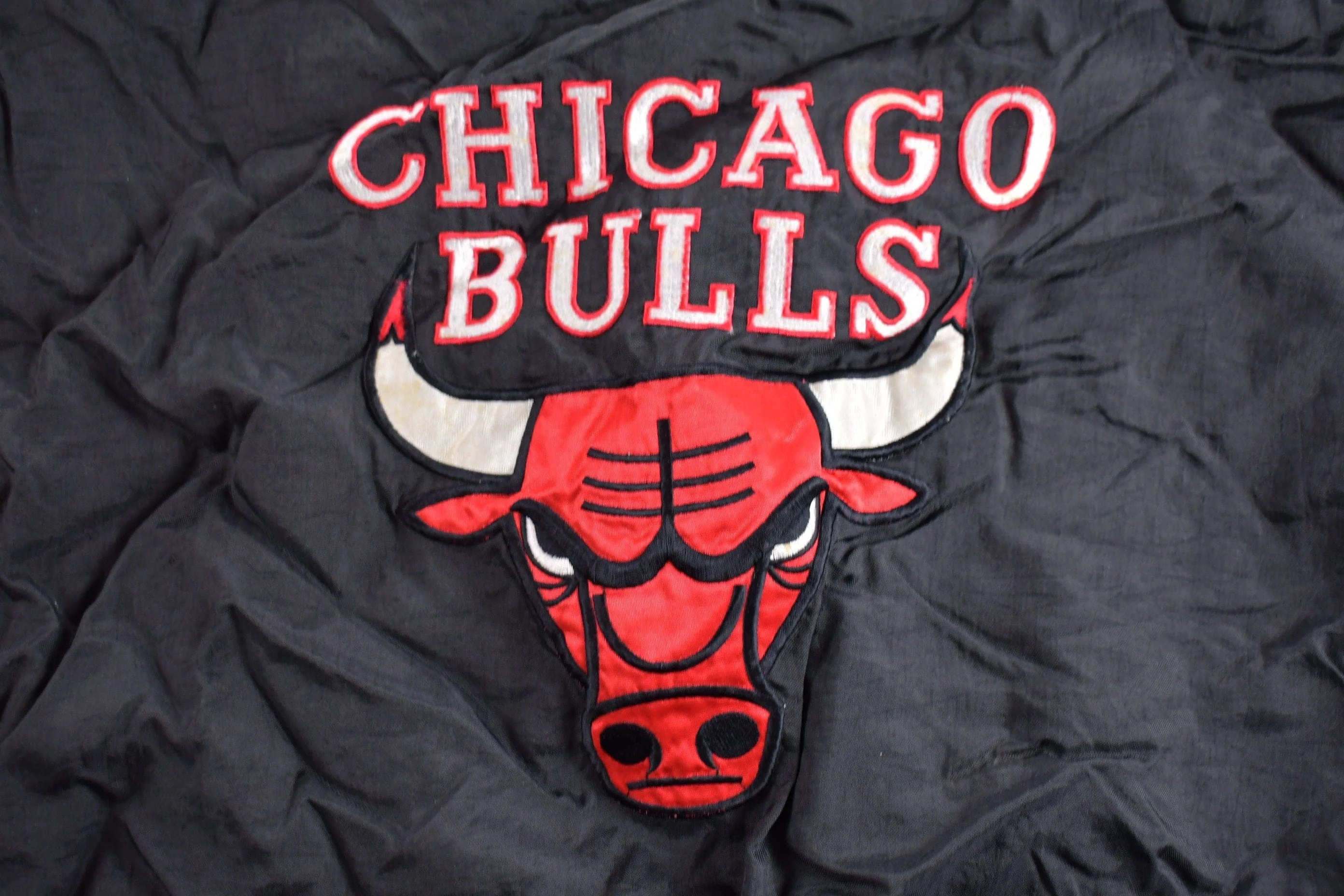 Vintage 1990s Reversible Chicago Bulls NBA Pro Player Puffer Jacket Men's XL - Image 4