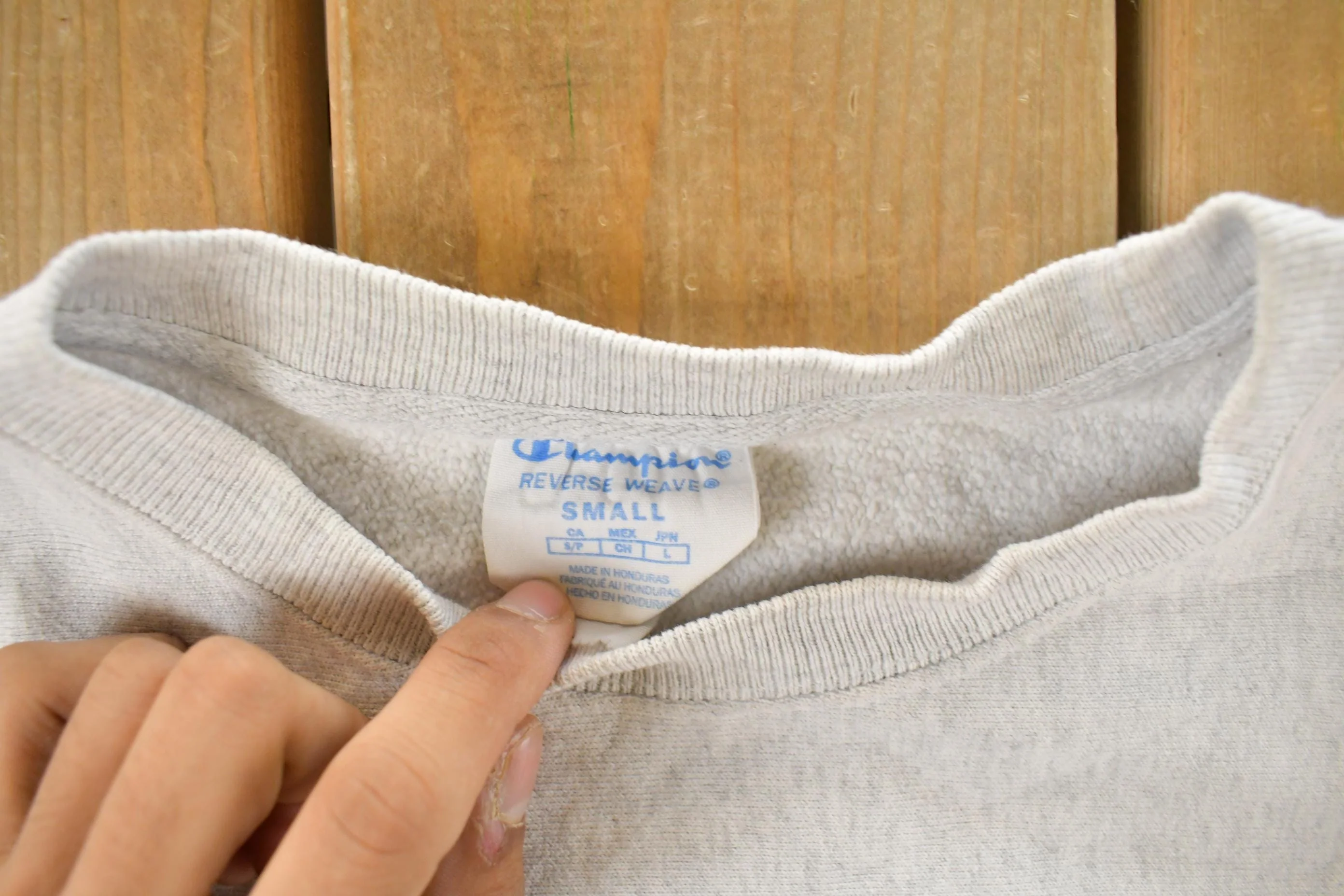 Vintage 1990s Salty Dog Cafe Champion Reverse Weave Crewneck Sweatshirt Men's Small - Image 4