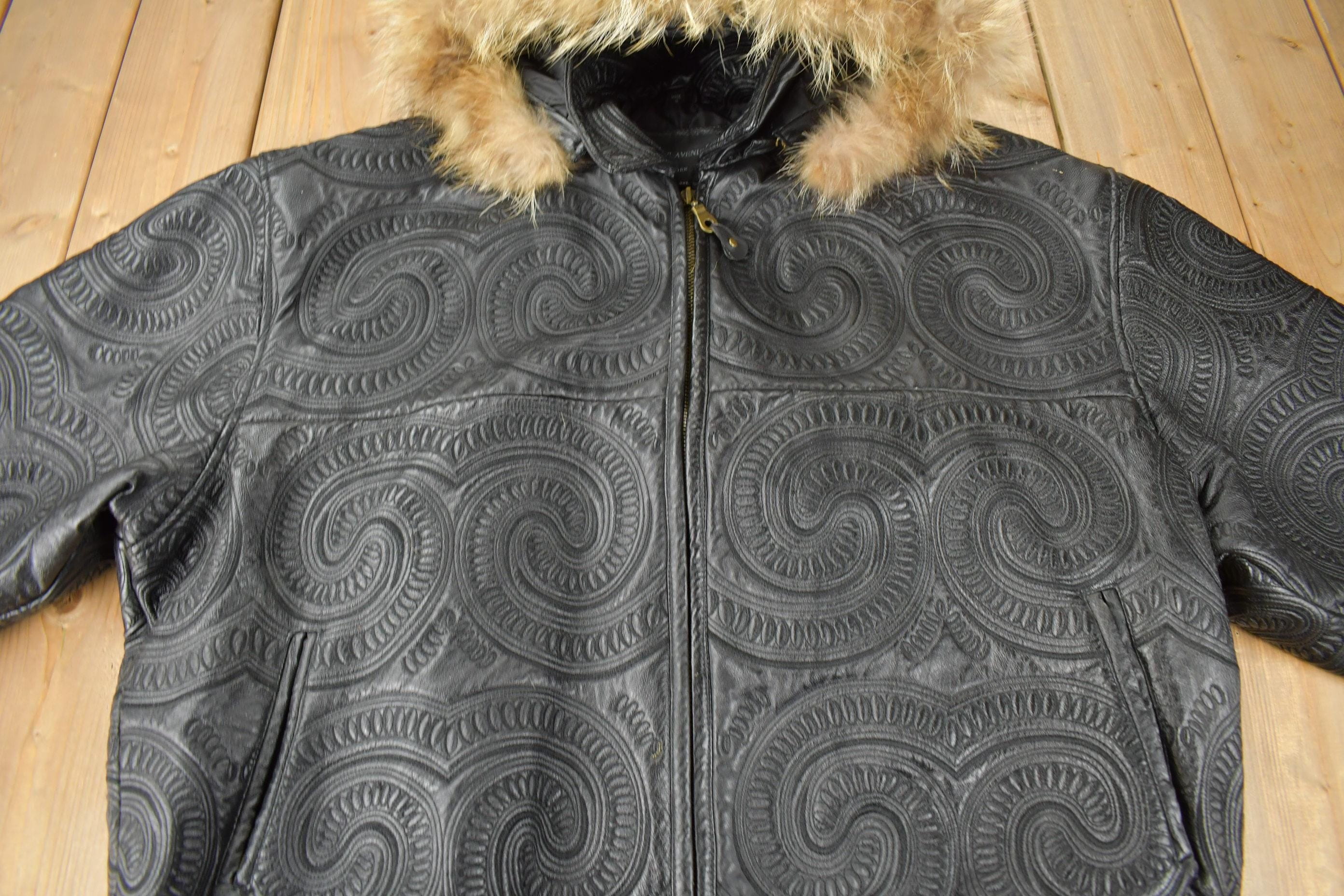 Vintage 1990s Tanners Avenue Leather Mosaic Embroidered Bomber Jacket Men's 3XL - Image 4