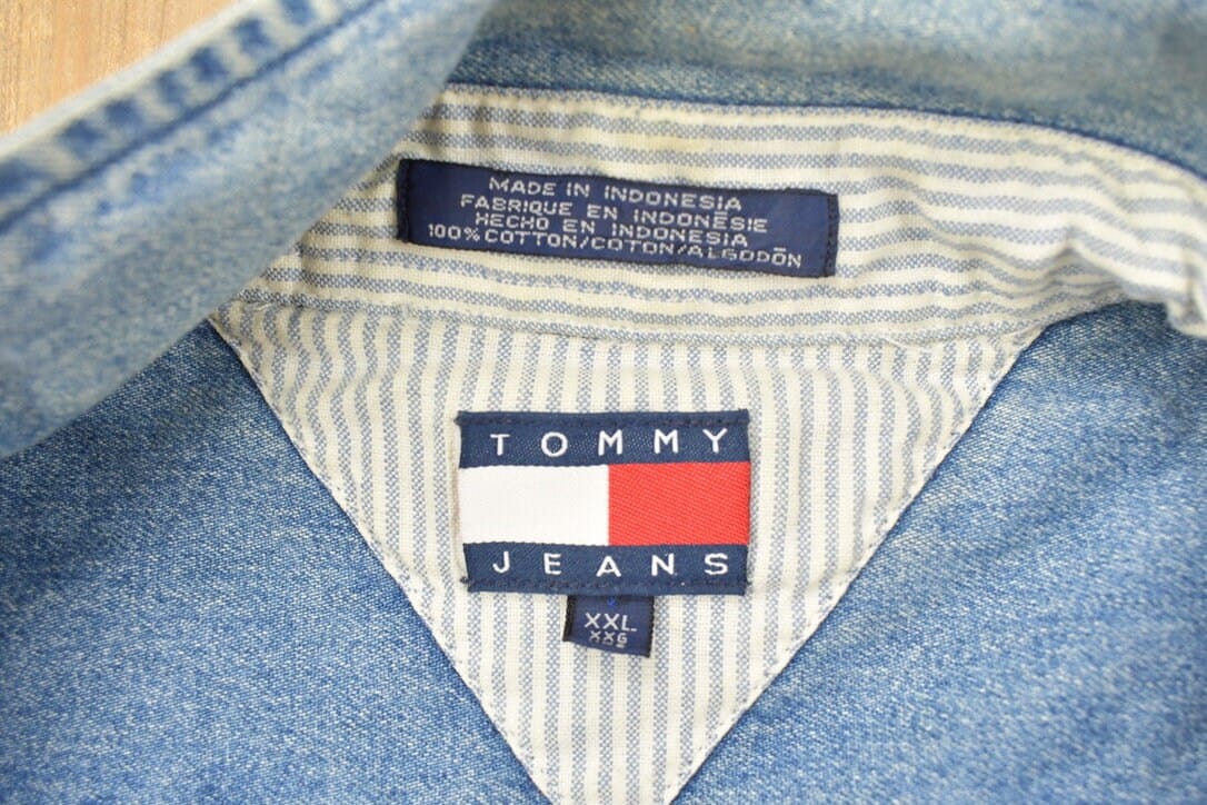 Vintage 1990s Tommy Hilfiger Button Up Denim Shirt Men's 2XL - Image 3
