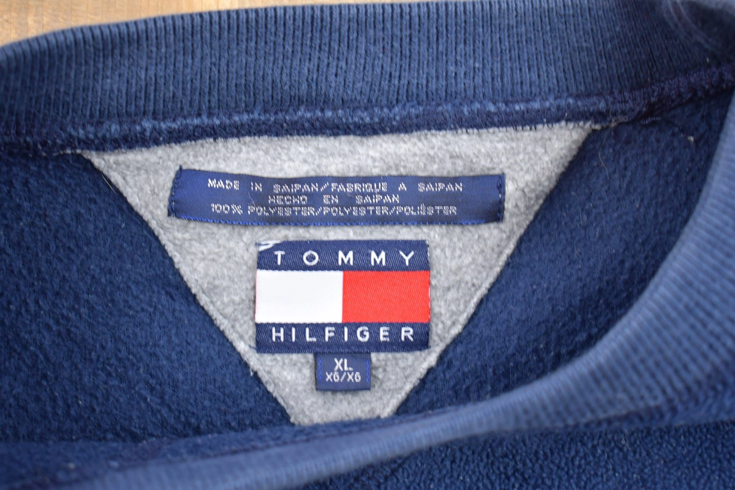 Vintage 1990s Tommy Hilfiger Embroidered Fleece Sweater Men's XL - Image 4