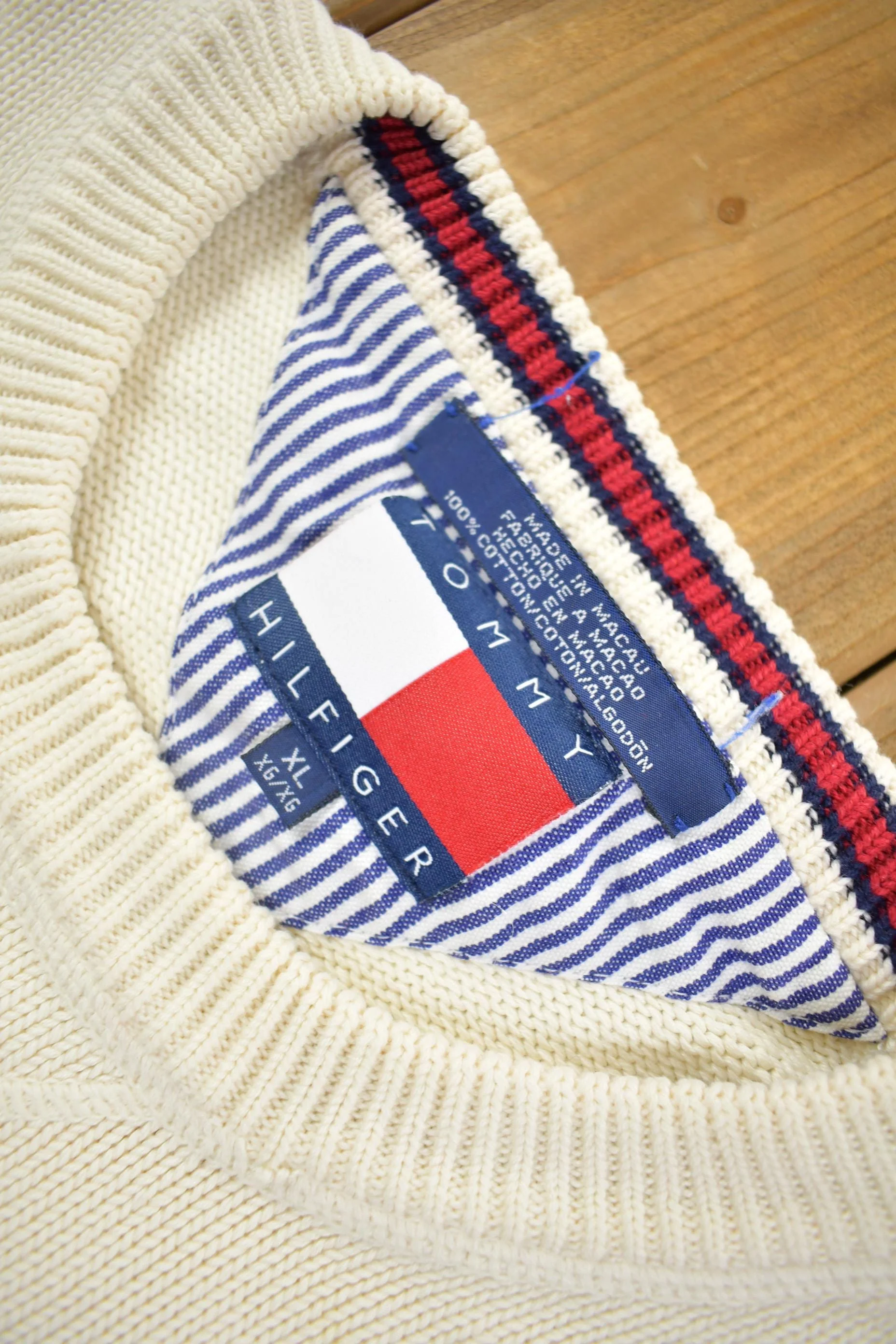 Vintage 1990s Tommy Hilfiger Embroidered Knitted Sweater Men's XL - Image 4