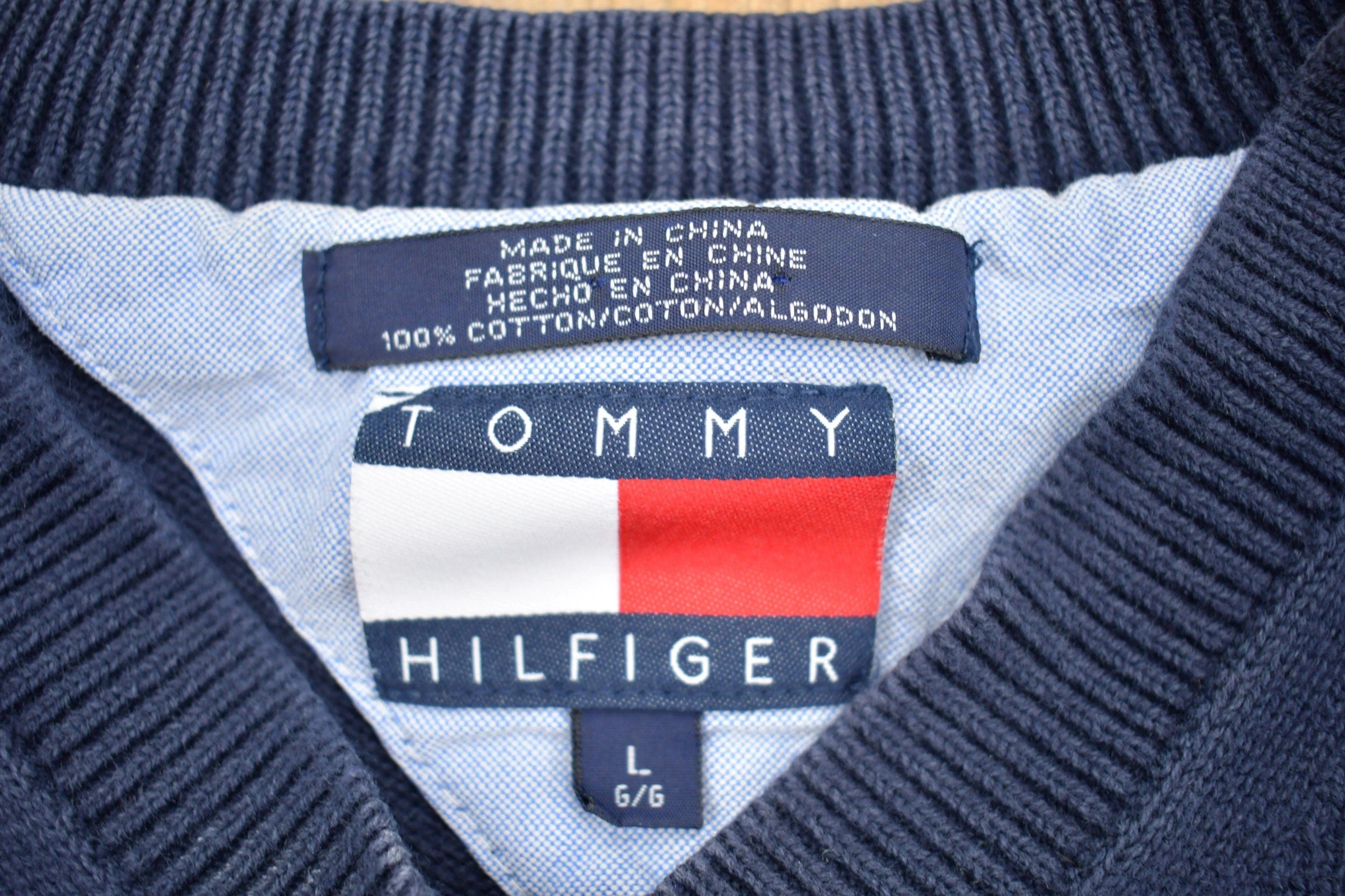 Vintage 1990s Tommy Hilfiger Embroidered Striped Knitted Sweater Men's Medium - Image 3
