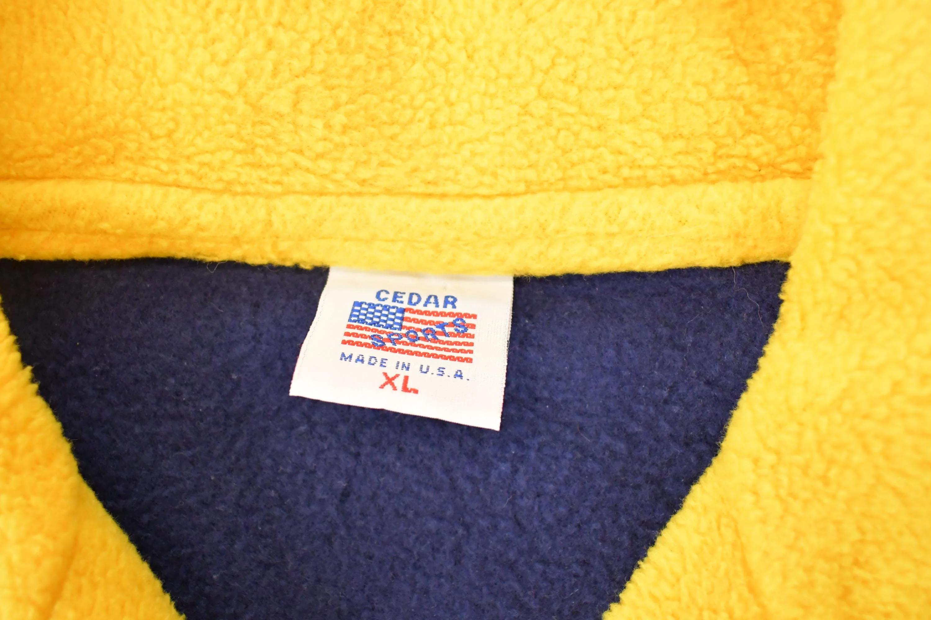 Vintage 1990s United States Of America Crest Logo Fleece Outdoorsman Sweater Men's L - Image 4