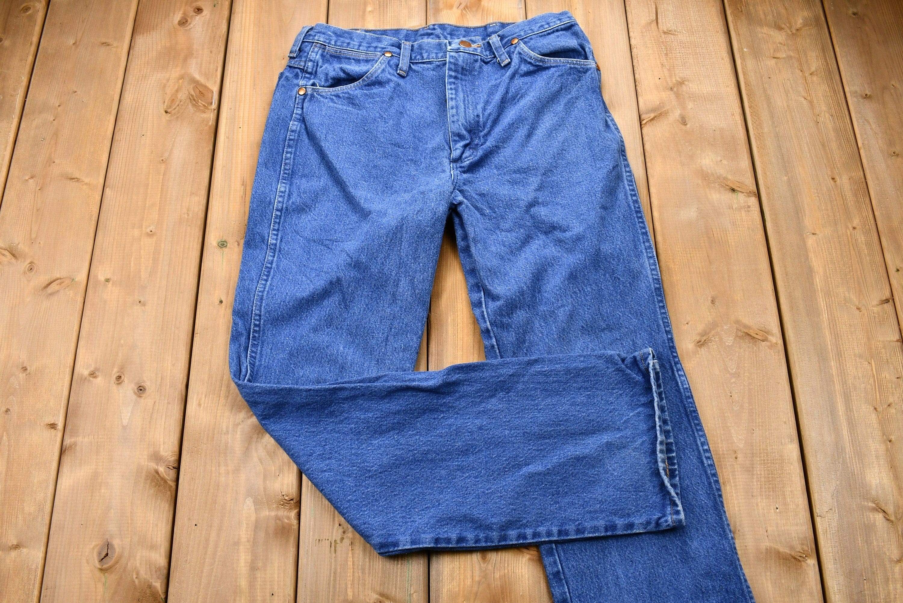 Vintage 1990s Wrangler Mid-Wash Bootcut Denim Jeans Men's 30 - Image 3