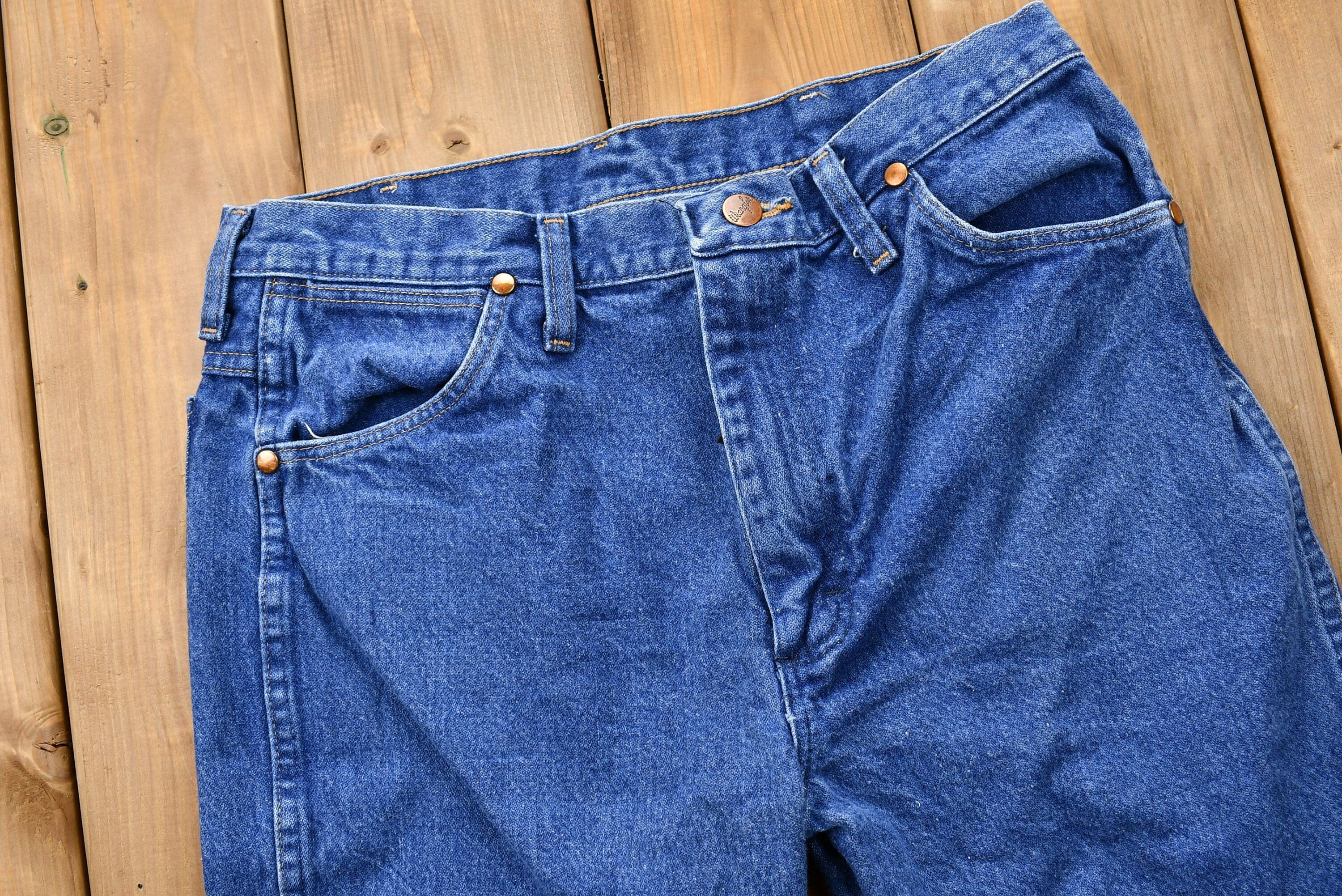 Vintage 1990s Wrangler Mid-Wash Bootcut Denim Jeans Men's 30 - Image 4