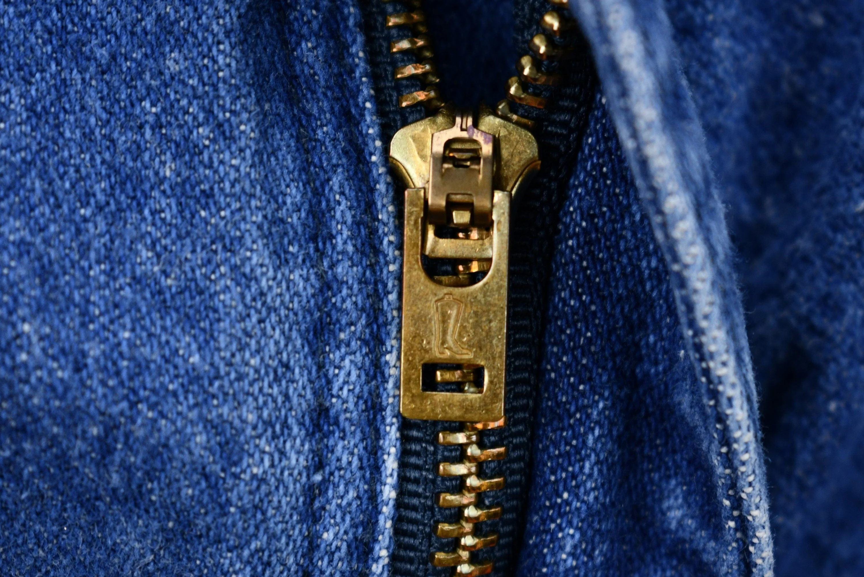 Vintage 1990s Wrangler Mid-Wash Bootcut Denim Jeans Men's 30 - Image 5