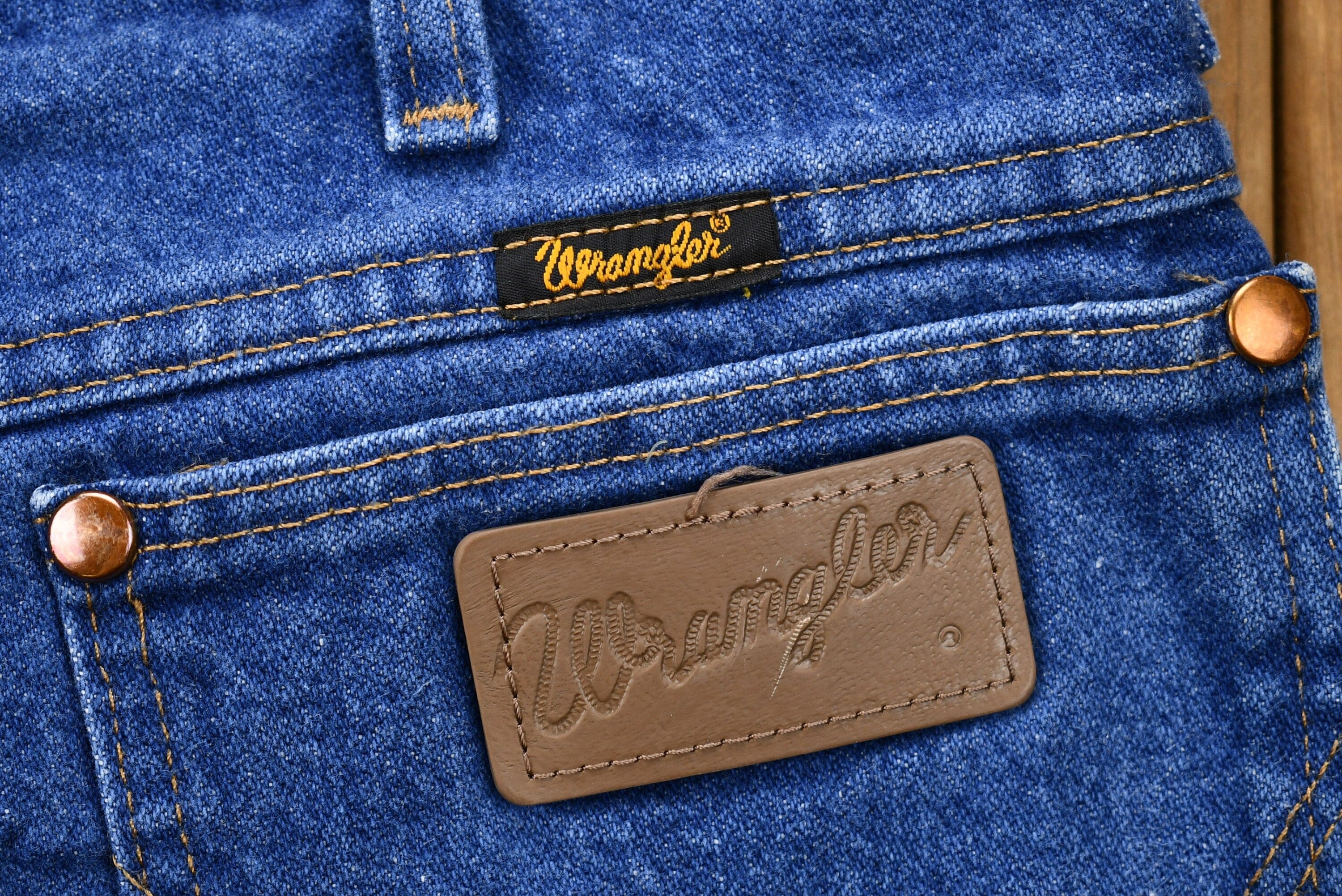 Vintage 1990s Wrangler Mid-Wash Bootcut Denim Jeans Men's 30 - Image 7