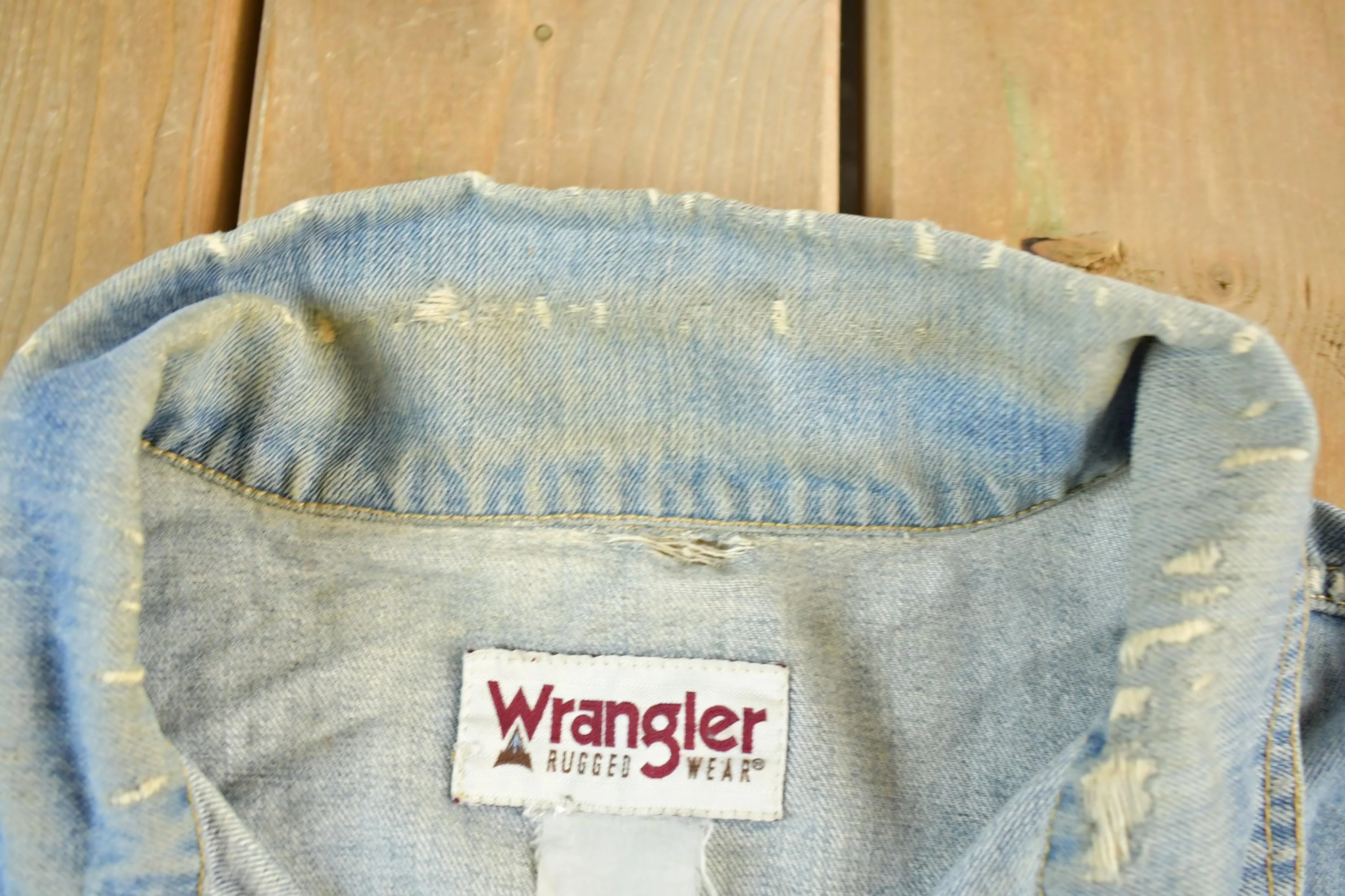 Vintage 1990s Wrangler Rugged Wear Distressed Denim Jean Trucker Jacket Men's XL - Image 5