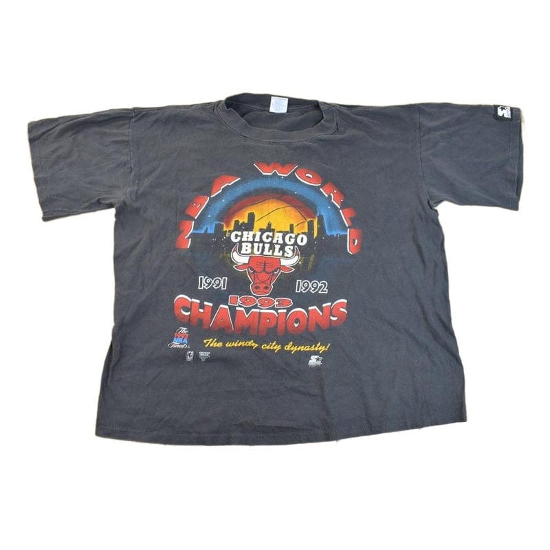 Vintage 1993 Chicago Bulls 3 Peat NBA World Champions Basketball Graphic T-Shirt Men's XL