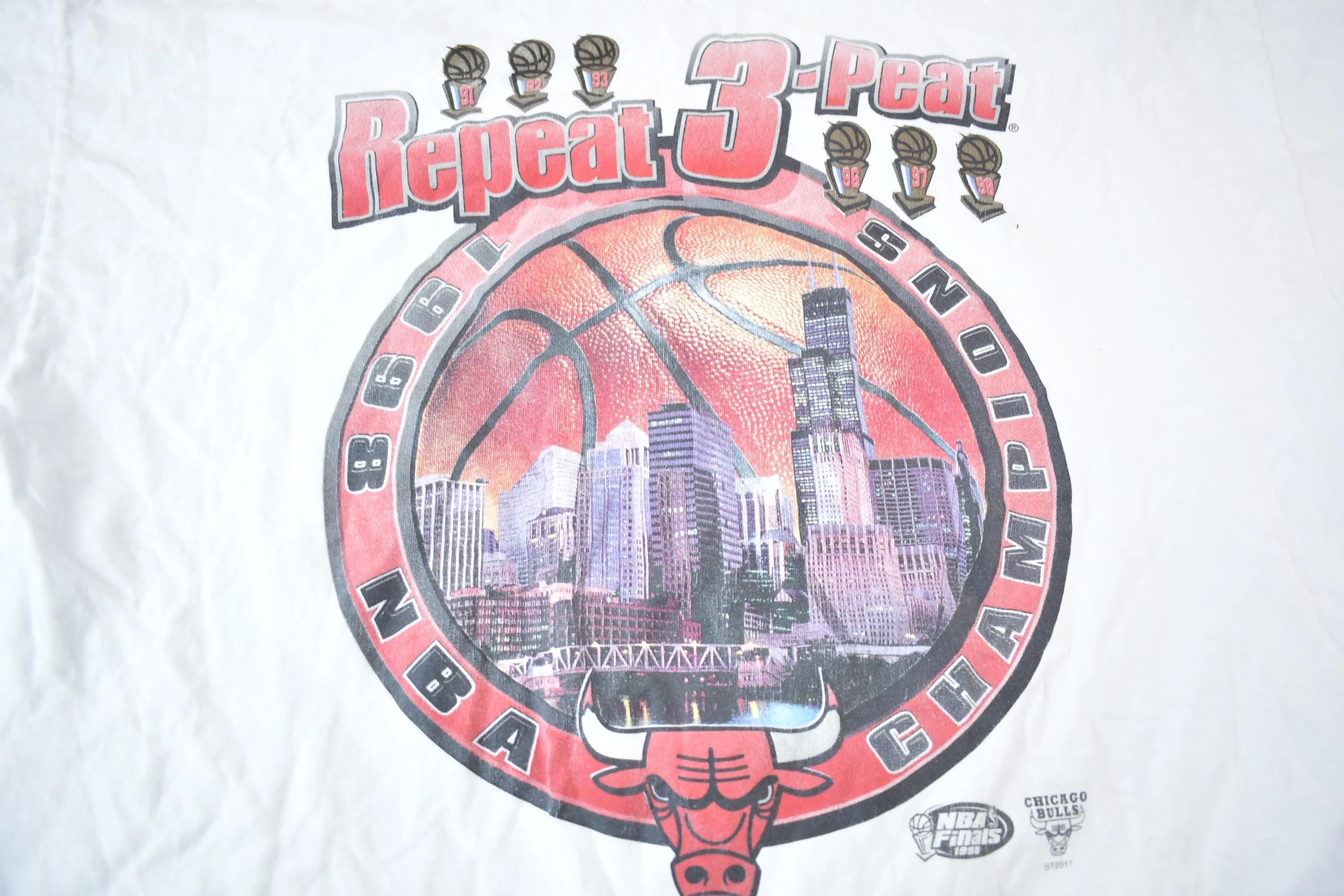 Vintage 1998 Chicago Bulls NBA Champions 3 Peat Starter T-Shirt Men's XL - Image 4