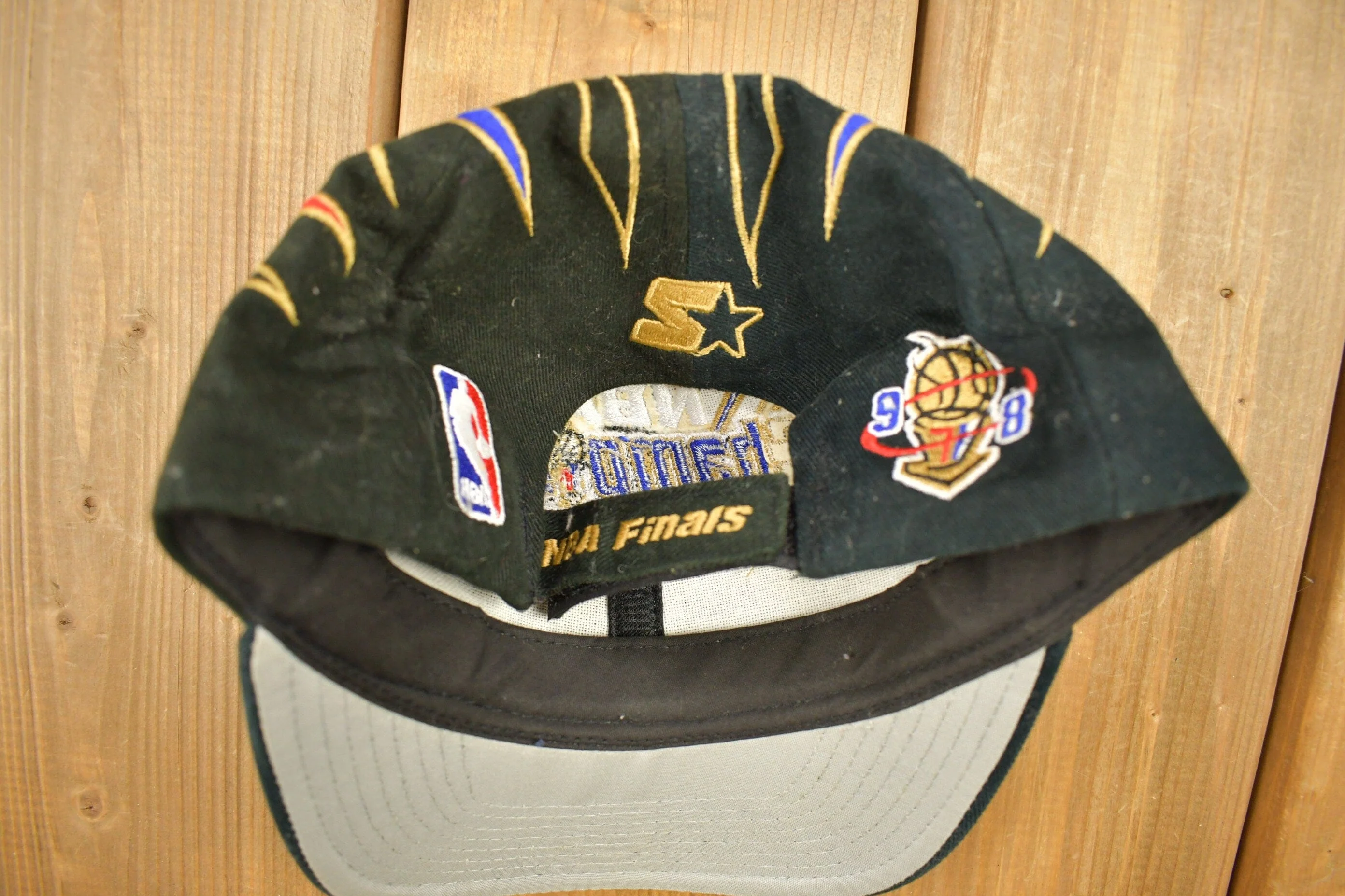 Vintage 1998 Chicago Bulls NBA Champions Starter Stripes Strap Back Hat - Image 7