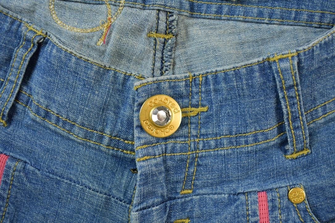 Vintage 2000s Echo Red Pink Embroidered Low Waisted Women's Denim Jeans Women's 28 x 32 - Image 3
