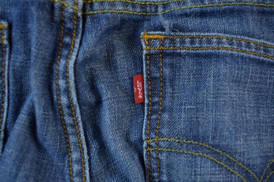 Vintage 2000s Levis Red Tab 534 Low Flare Denim Jeans Women's 30 x 32 - Image 4