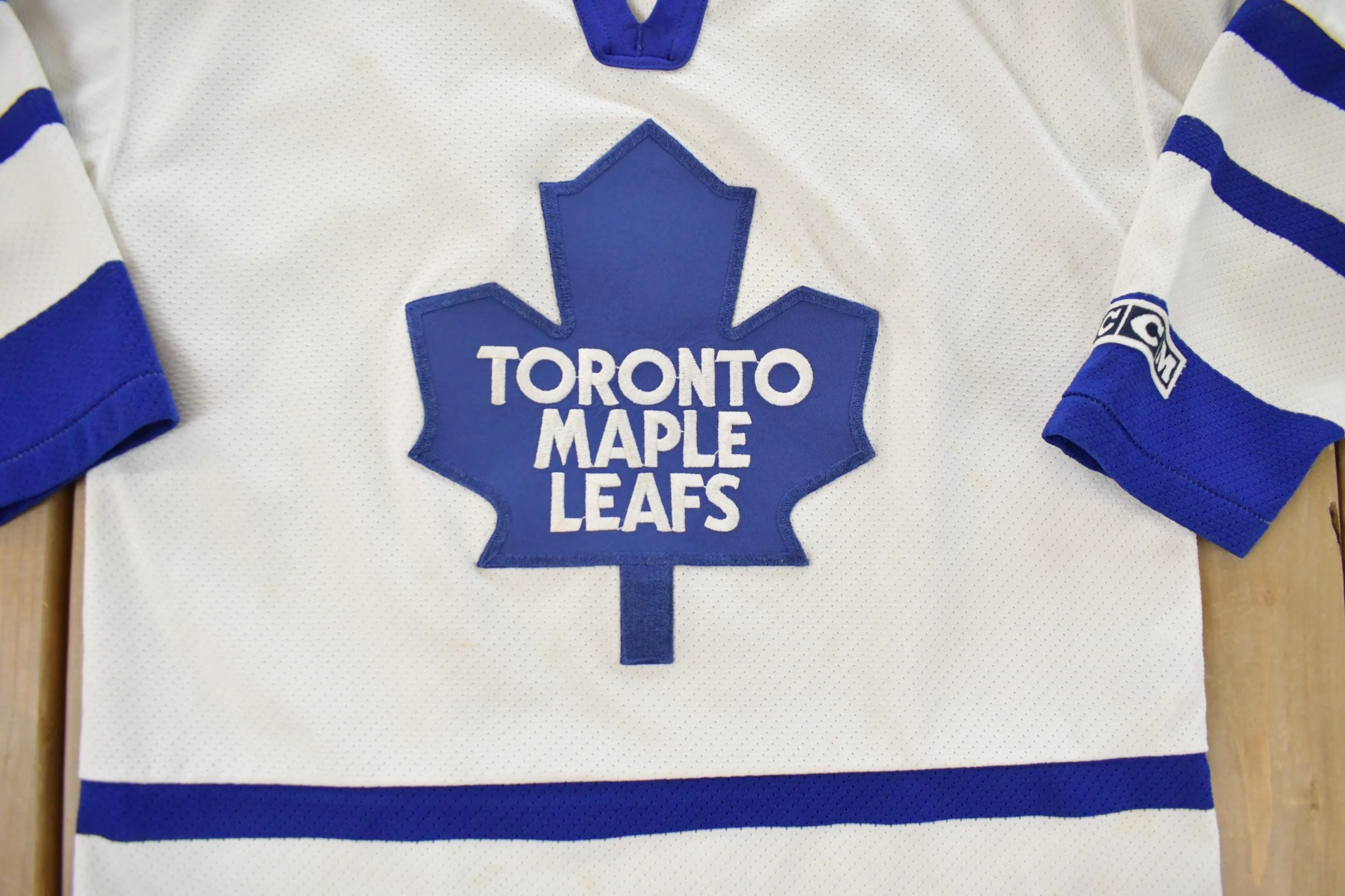 Vintage 2000s Toronto Maple Leafs NHL Hockey Jersey Youth L-XL - Image 3