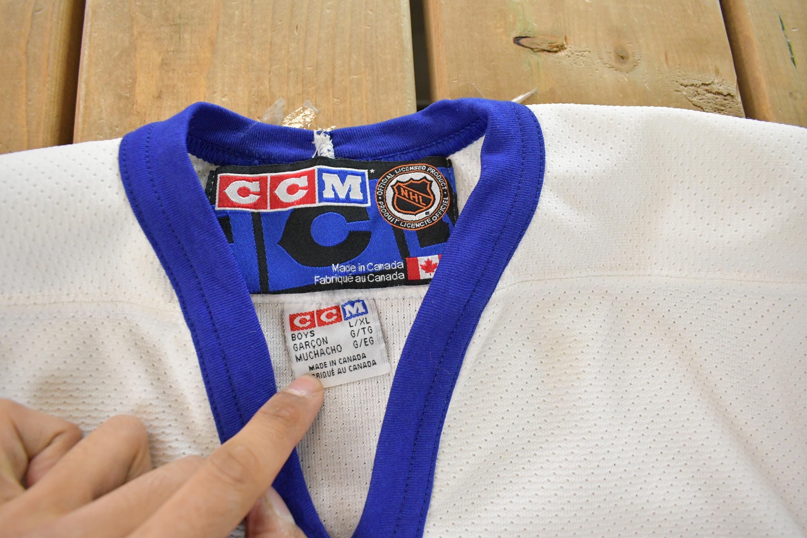 Vintage 2000s Toronto Maple Leafs NHL Hockey Jersey Youth L-XL - Image 4