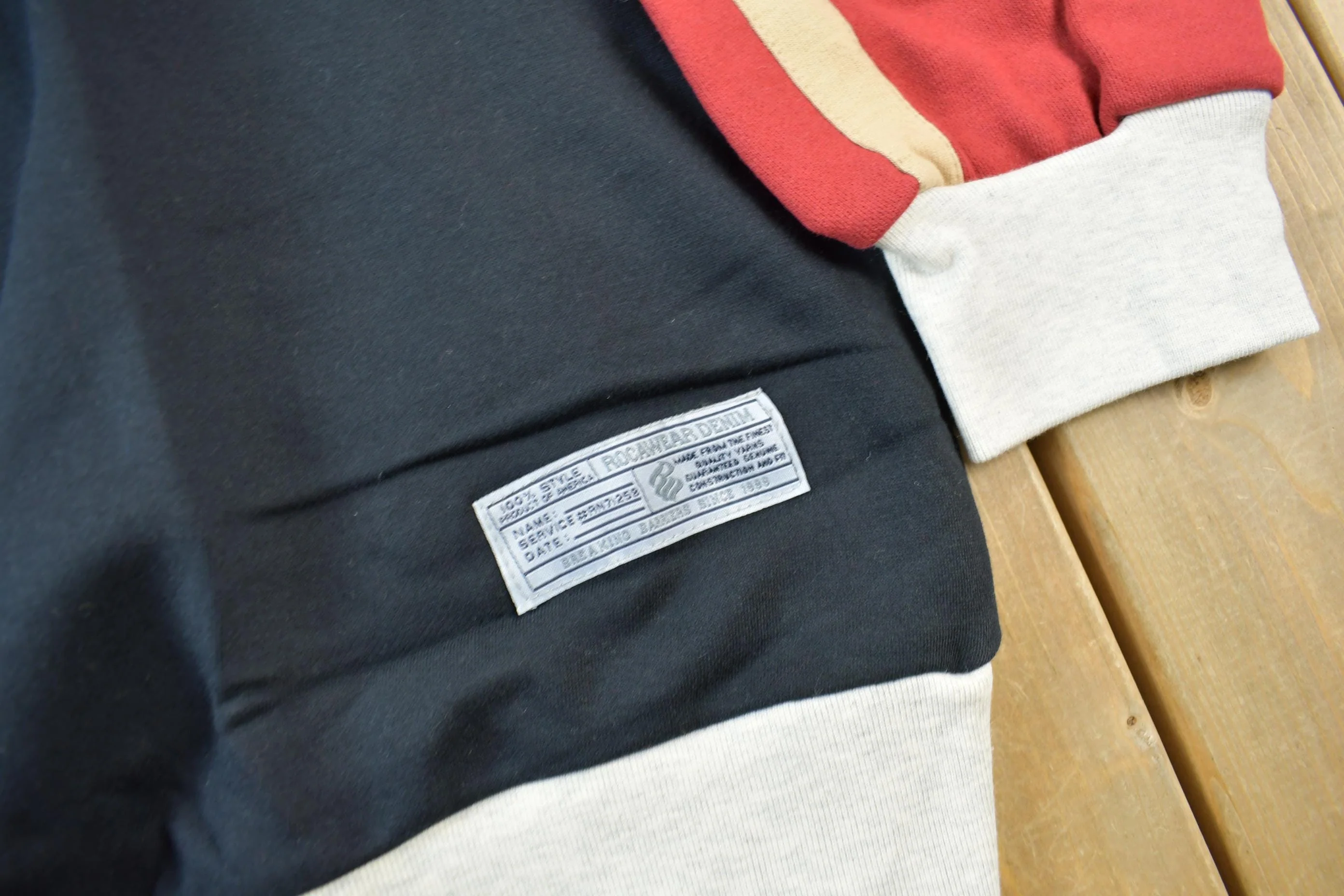 Vintage Deadstock Y2K Rocawear Embroidered Crewneck - Image 4