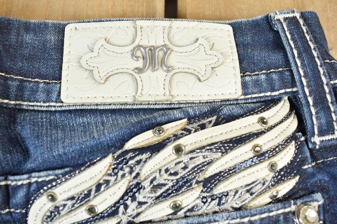 Vintage Y2K Miss Me Angel Wings Bedazzled Mid Rise Jeans Women's 26 x 31 - Image 4