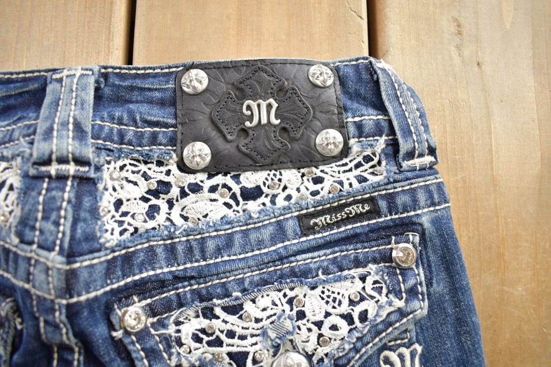 Vintage Y2K Miss Me Bedazzled Cowgirl Western Boot Cut Low Rise Jeans Women's 26 x 33 - Image 4