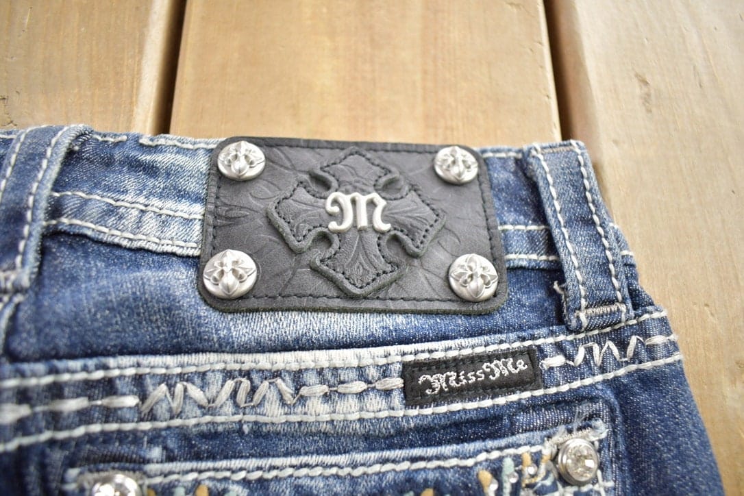 Vintage Y2K Miss Me Bedazzled Cowgirl Western Boot Cut Low Rise Jeans Women's 26 x 33 - Image 4